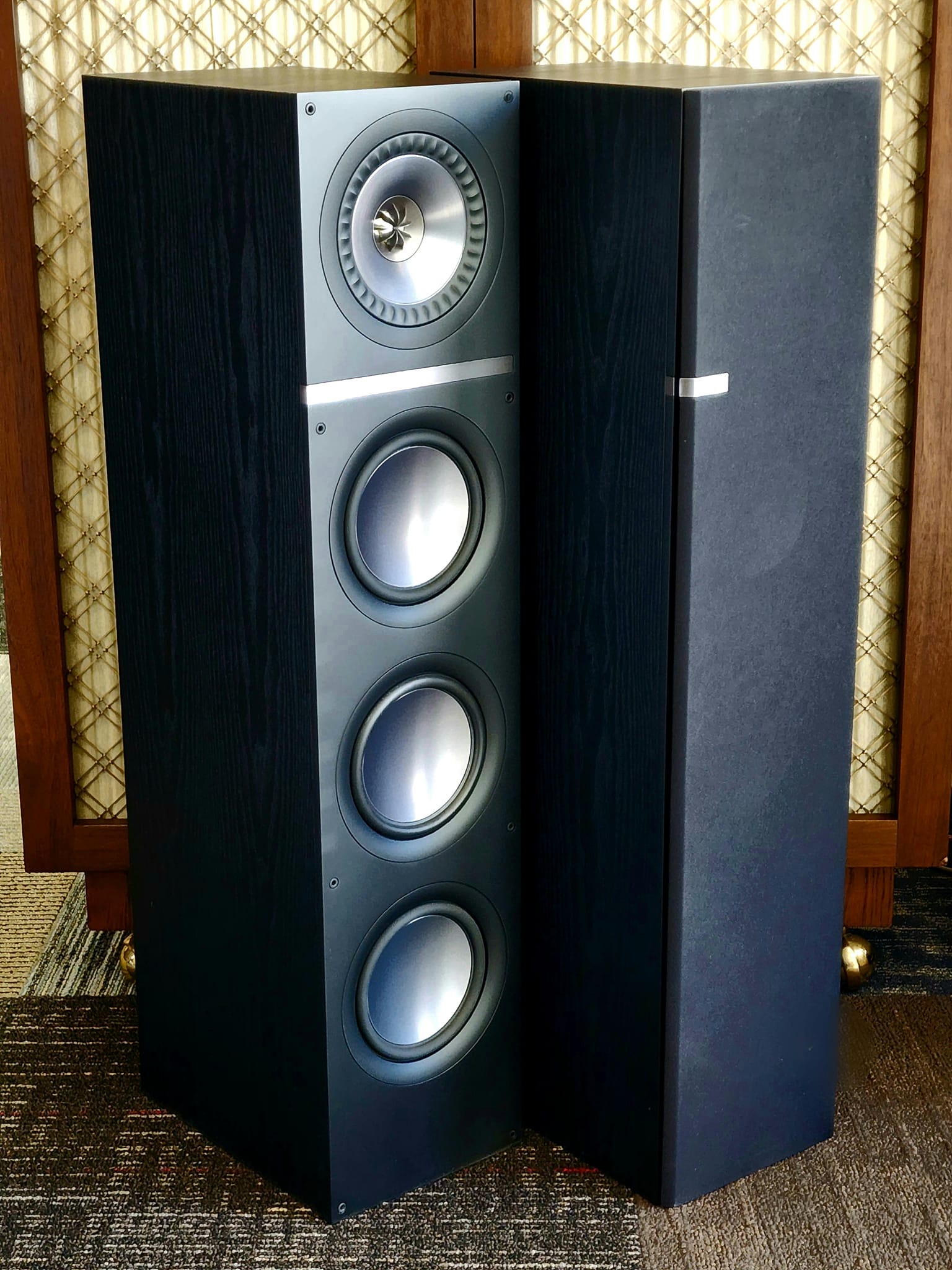Kef Q700 floorstanding Hifi speakers for music and home cinema