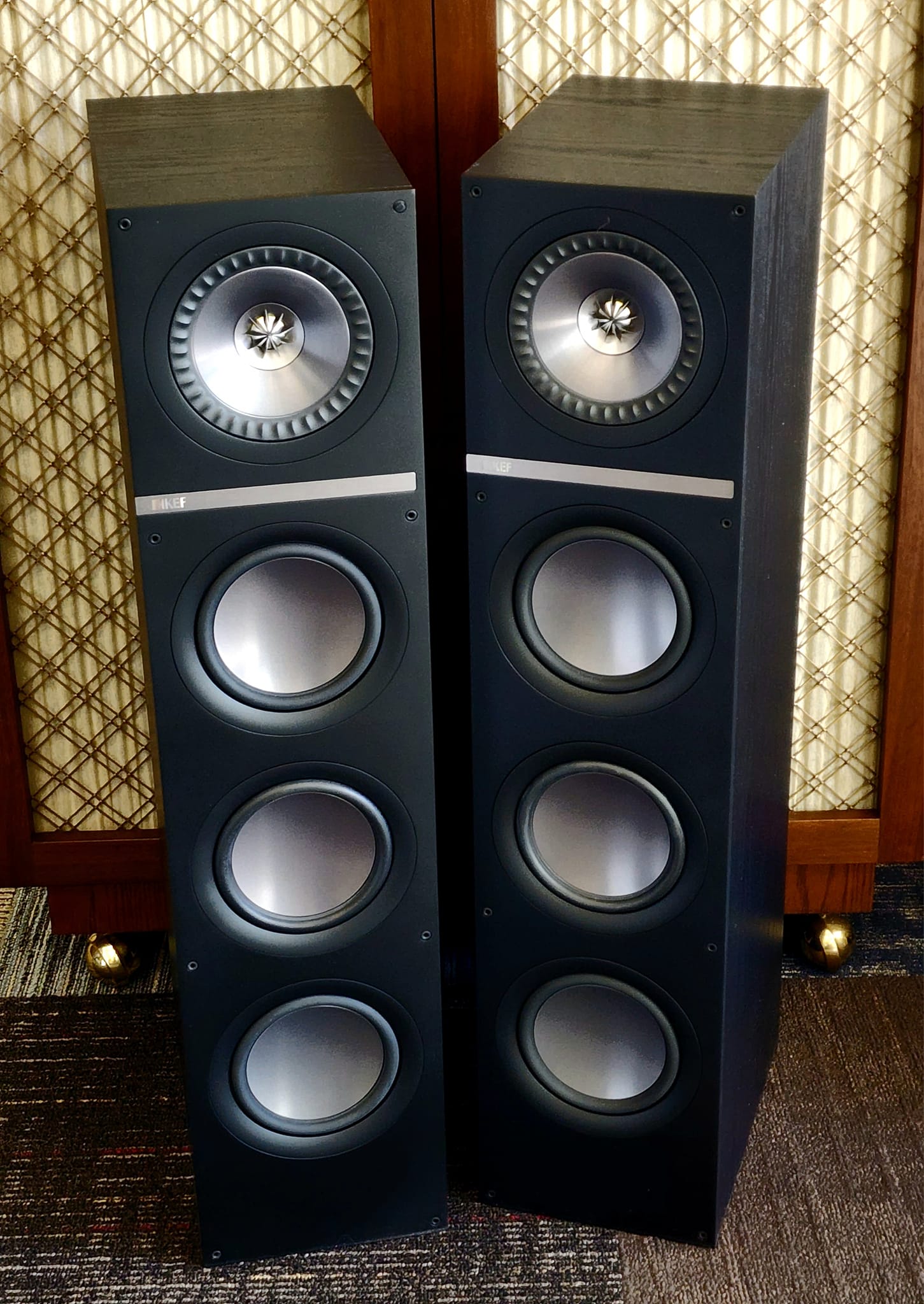 Kef Q700 floorstanding Hifi speakers for music and home cinema