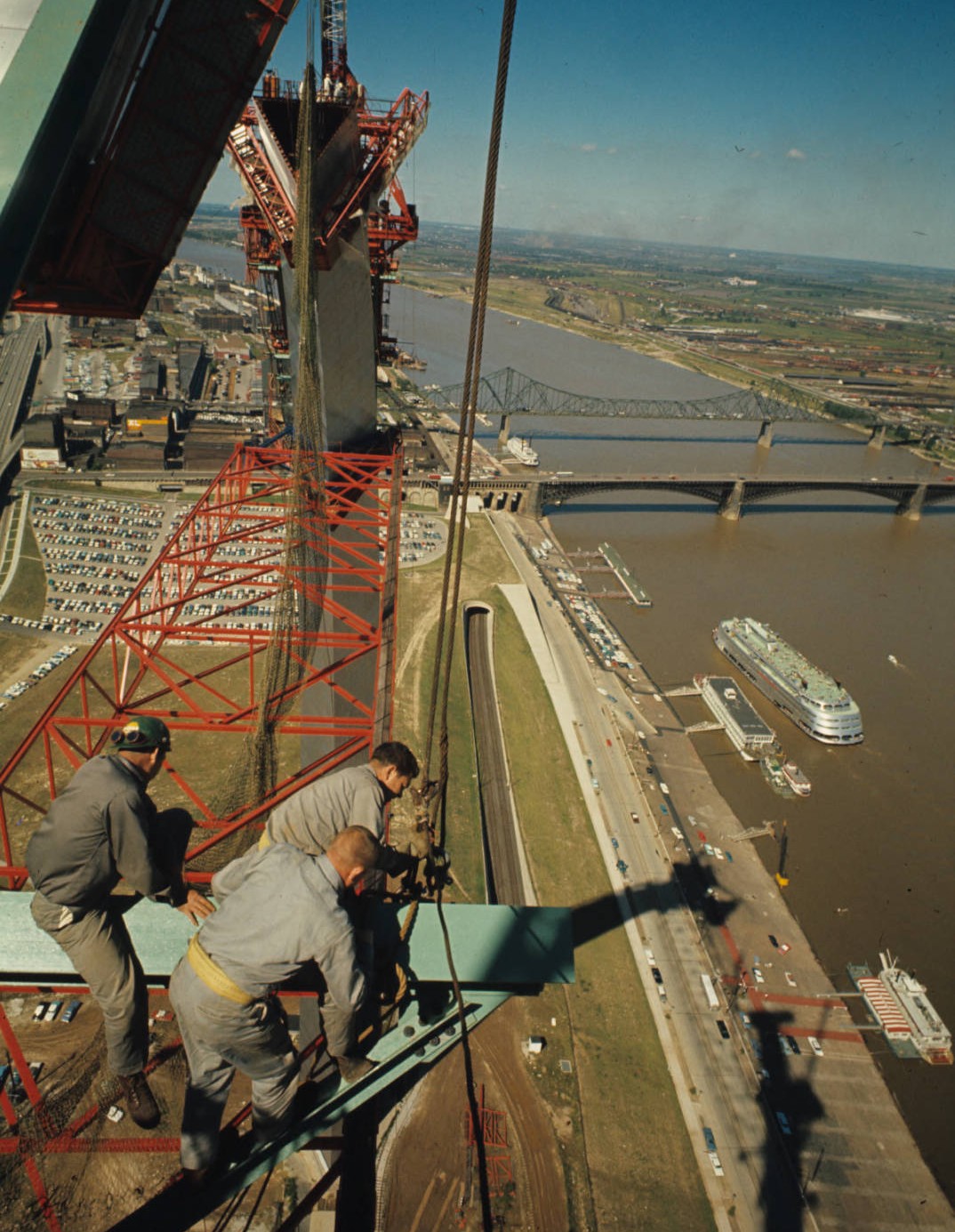 Matt - Ironworkers and a site engineer attach a rope safety net on the ...