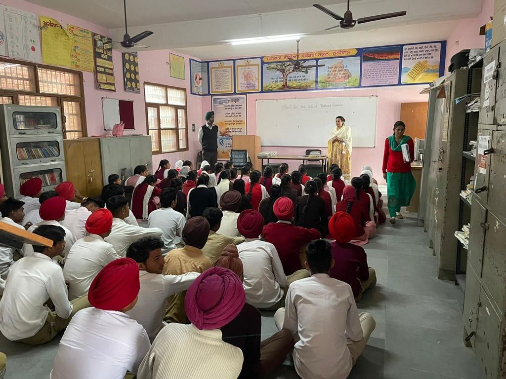 DBEE Barnala organized the Group counselling session with 140 ...