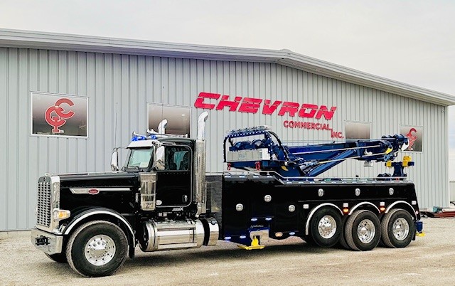 👀Check out this 2024 Peterbilt 389X w/ Vulcan 950 Rotator that