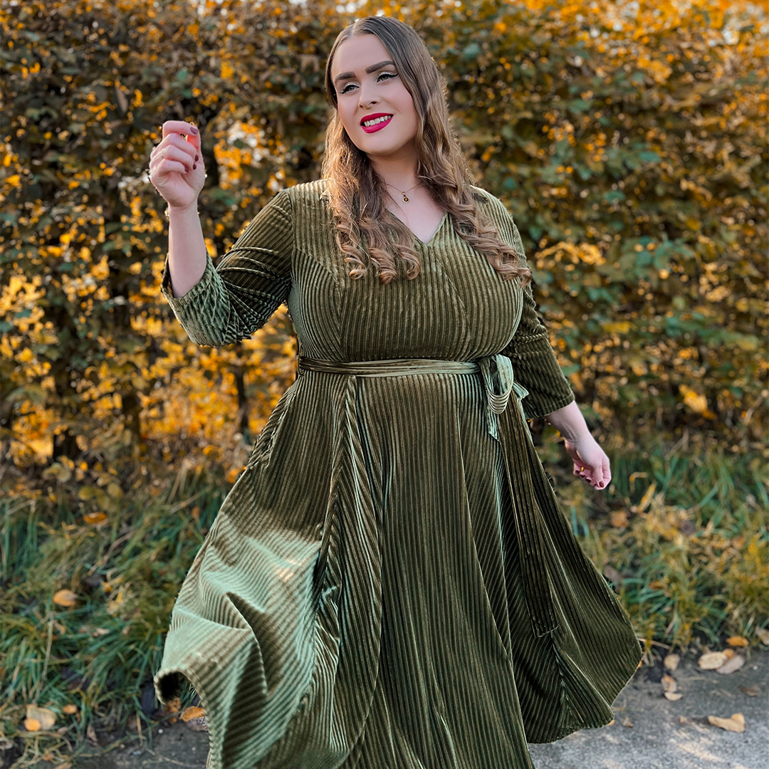 green velvet swing dress A little velvet, a lot of charm! ✨ This 50s Clara by Hearts & Roses really stands out thanks to her velvety-green hue!. Clara will soon be your go-to Modern icons