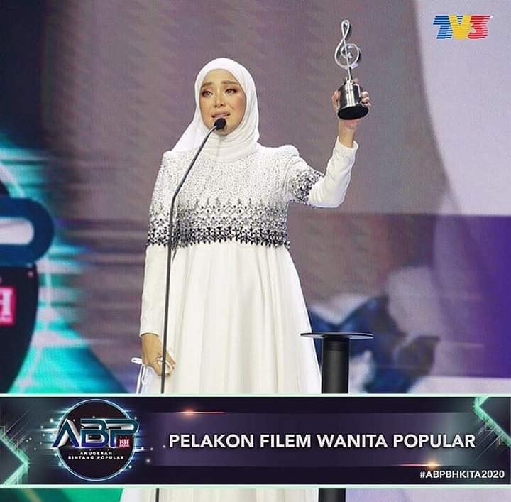 The Wayangster Tengok Senarai Penuh Pemenang Abpbh 2020 Untuk Kategori Pelakon Filem Wanita Popular Dimenangi Oleh Mawar Rashid Murung Jap Macam Mana Boleh Menang Apa Filem Yang Buat Beliau Jadi Popular