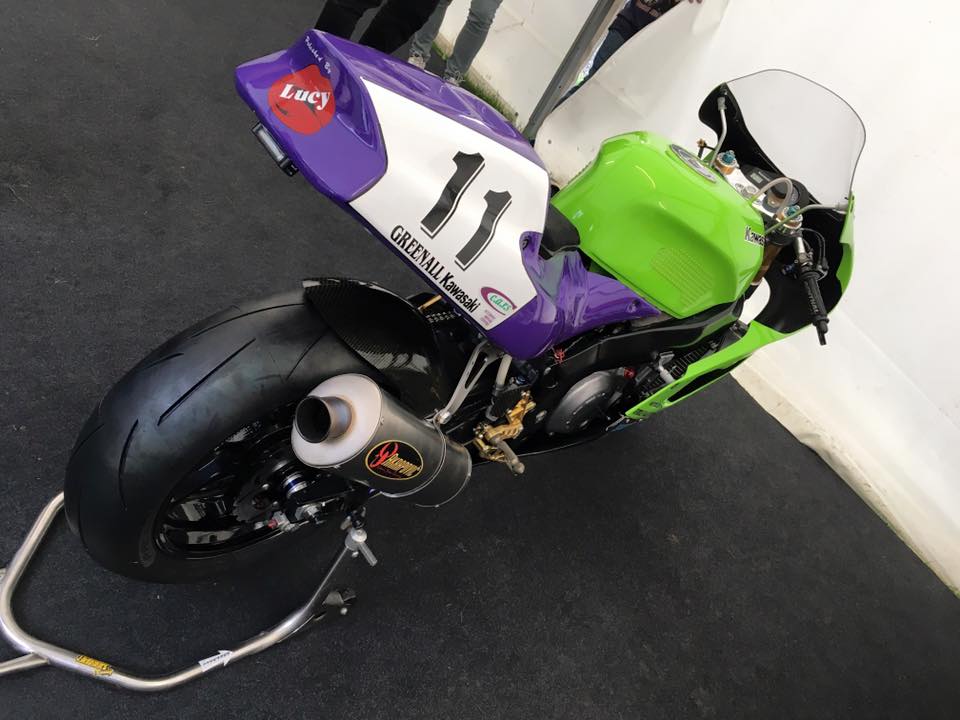 Greenall Racing Kawasaki ZXR 750 looks fast - no need to start