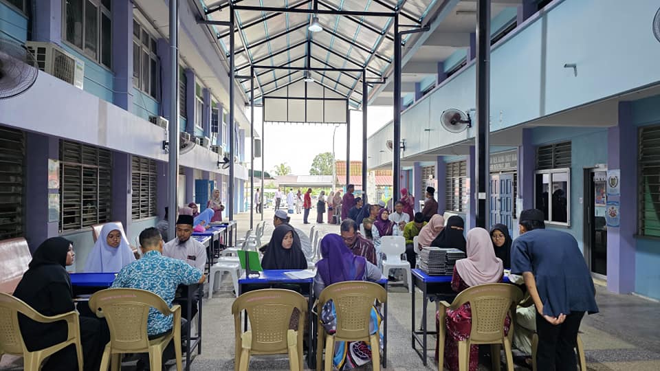 Sekolah... - Sekolah Menengah Agama Parit Raja(SMAPR)