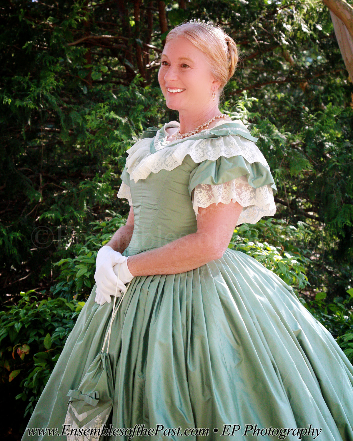 MELISSA McCARTHY GOWN BY 