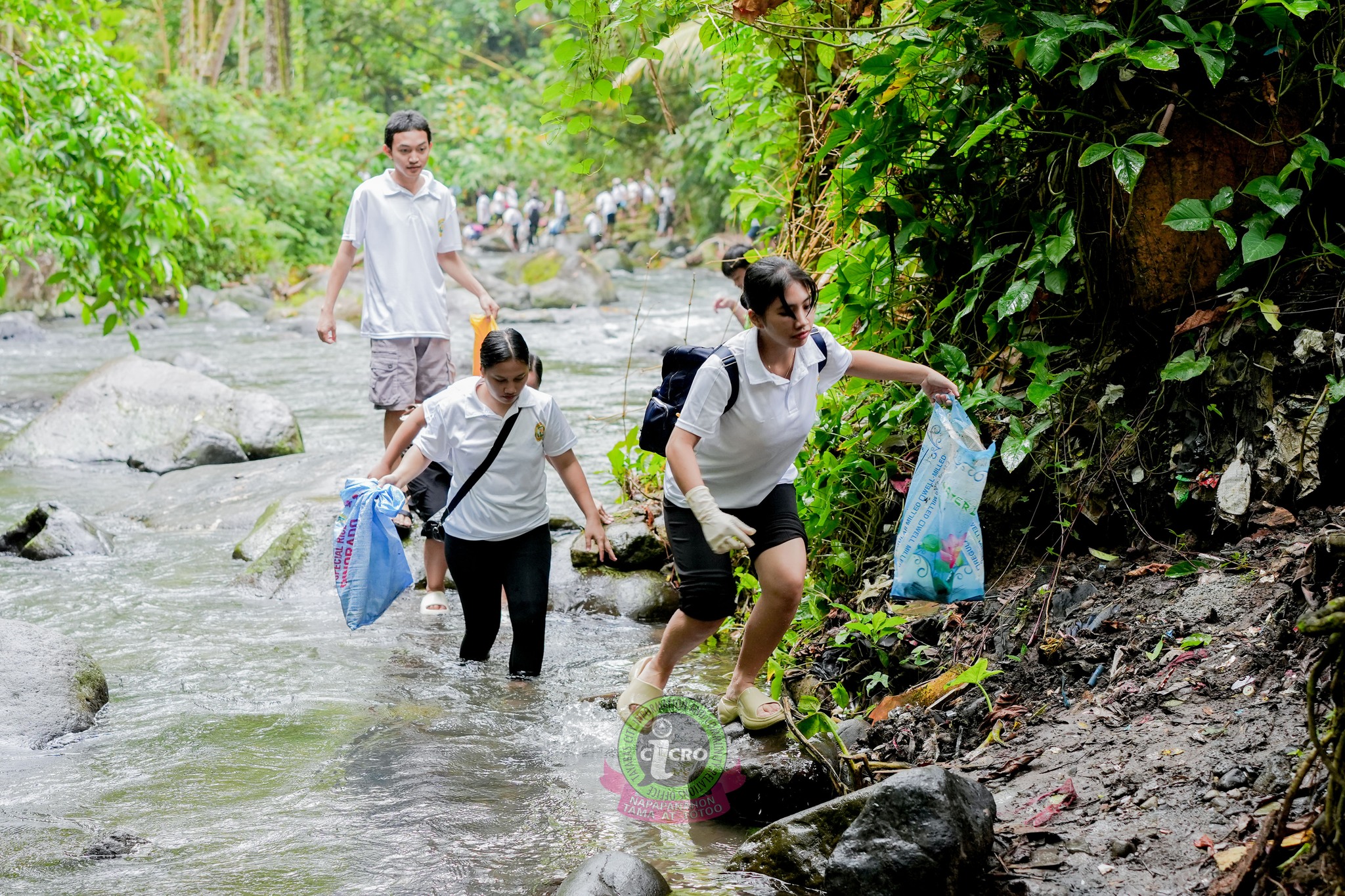 TINGNAN || BAHAGI NG ILOG ALITAO, NILINIS NG MGA MAG-AARAL NG COLEGIO ...