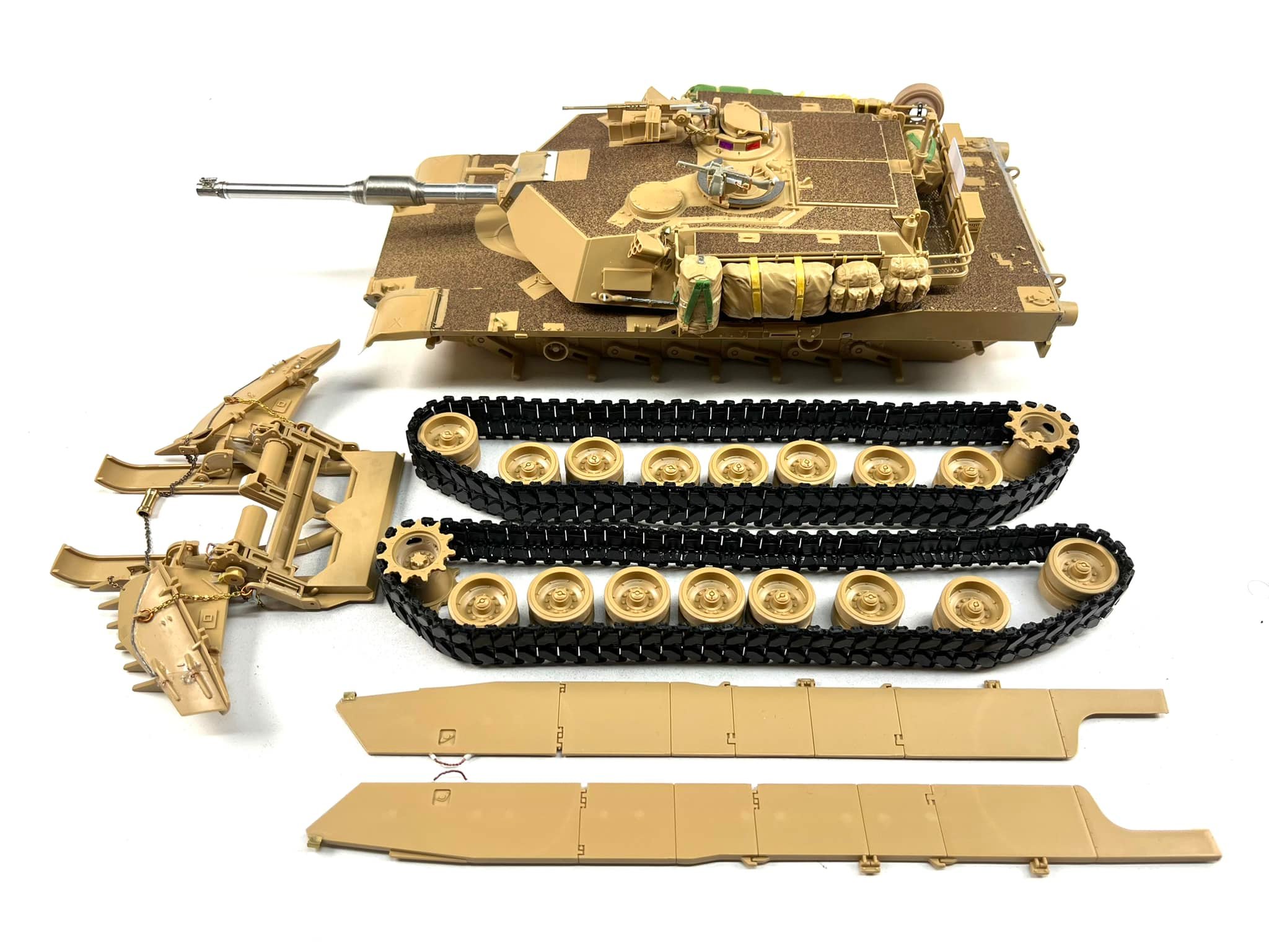 1/16 SCALE R/C U.S. Main Battle Tank M1A2 Abrams Full-Option Complete Kit