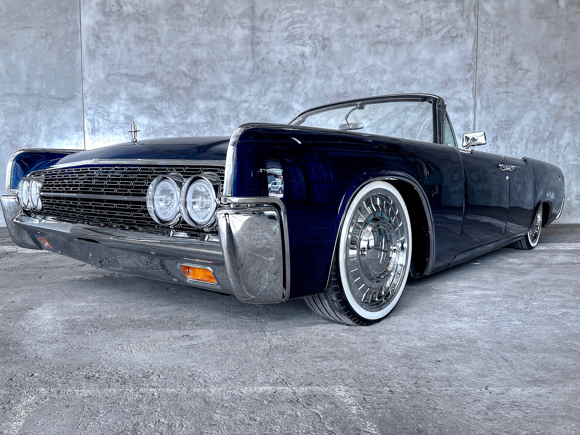 Our famous air ride Lincoln front and... - Murray Kustom Rods