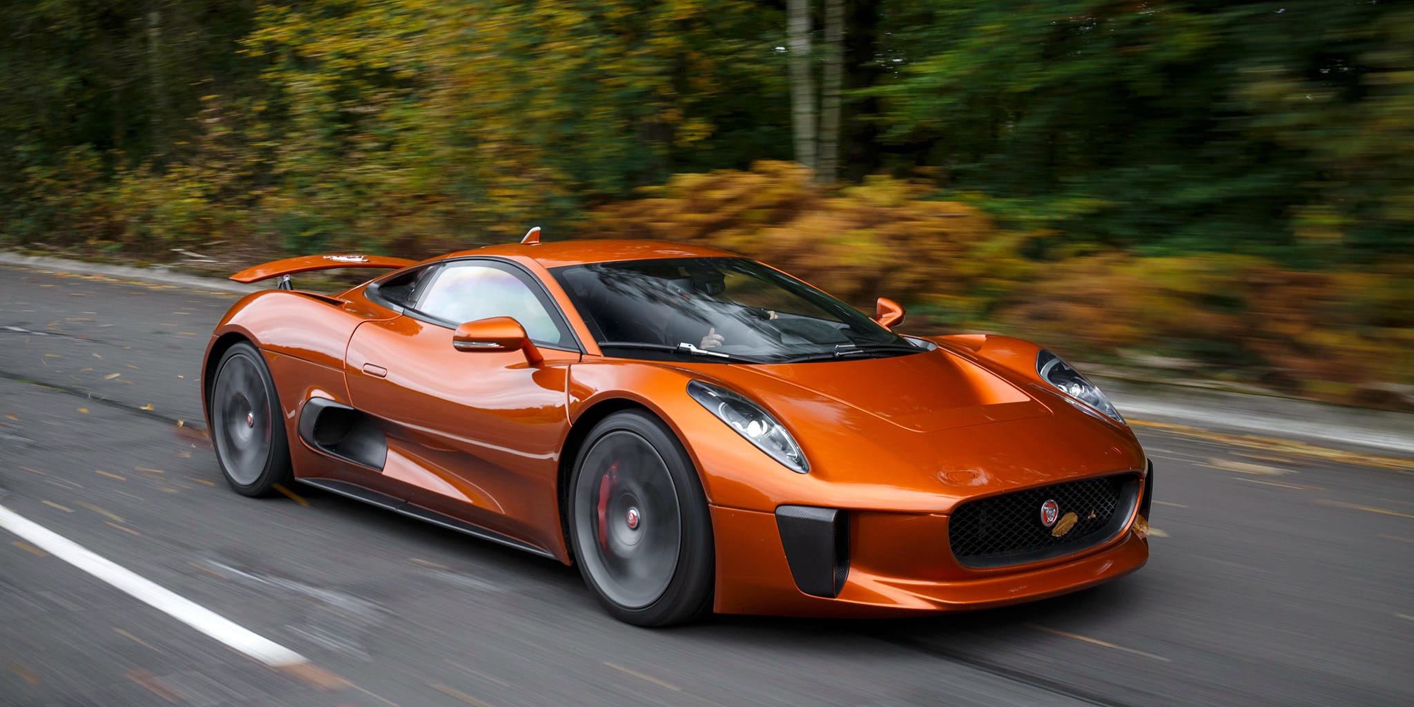Mini GT MGT00903 007 E Jaguar C-X75 James Bond 007 Spectre 1:64 Orange