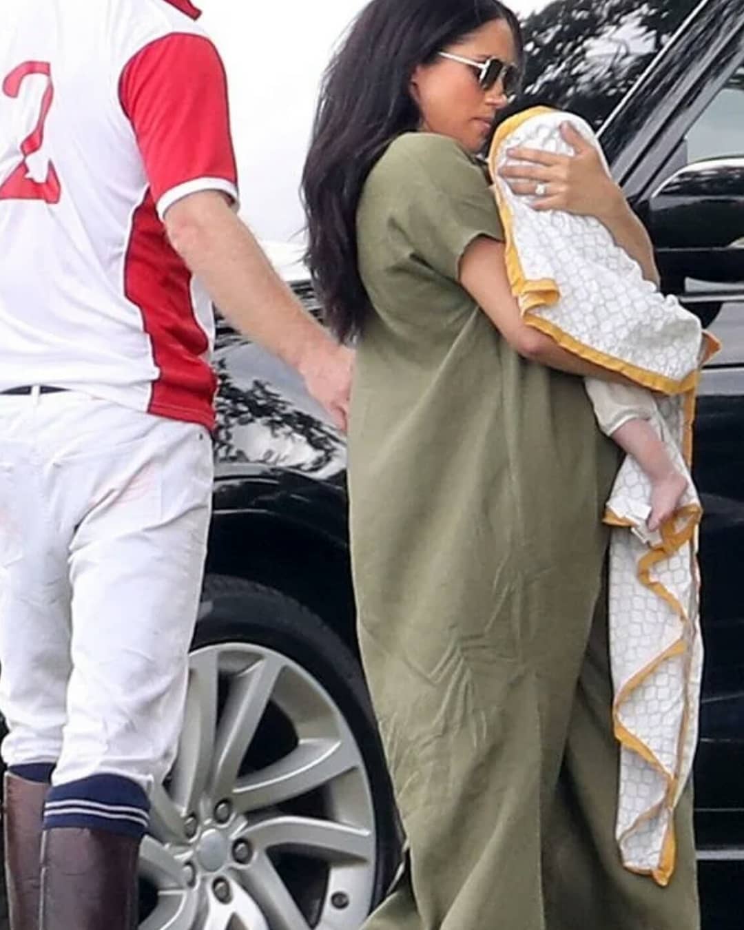 meghan markle green linen dress attended a Polo match in London and wore a stylish khaki dress. So similar to the Italian dresses we carry year round Wedding Bundles