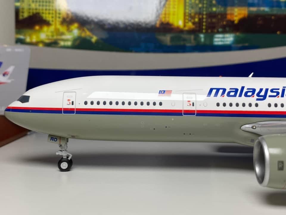 The famous Jc wings 1:200 Malaysia 777-200ER reg. 9M-MRO flight