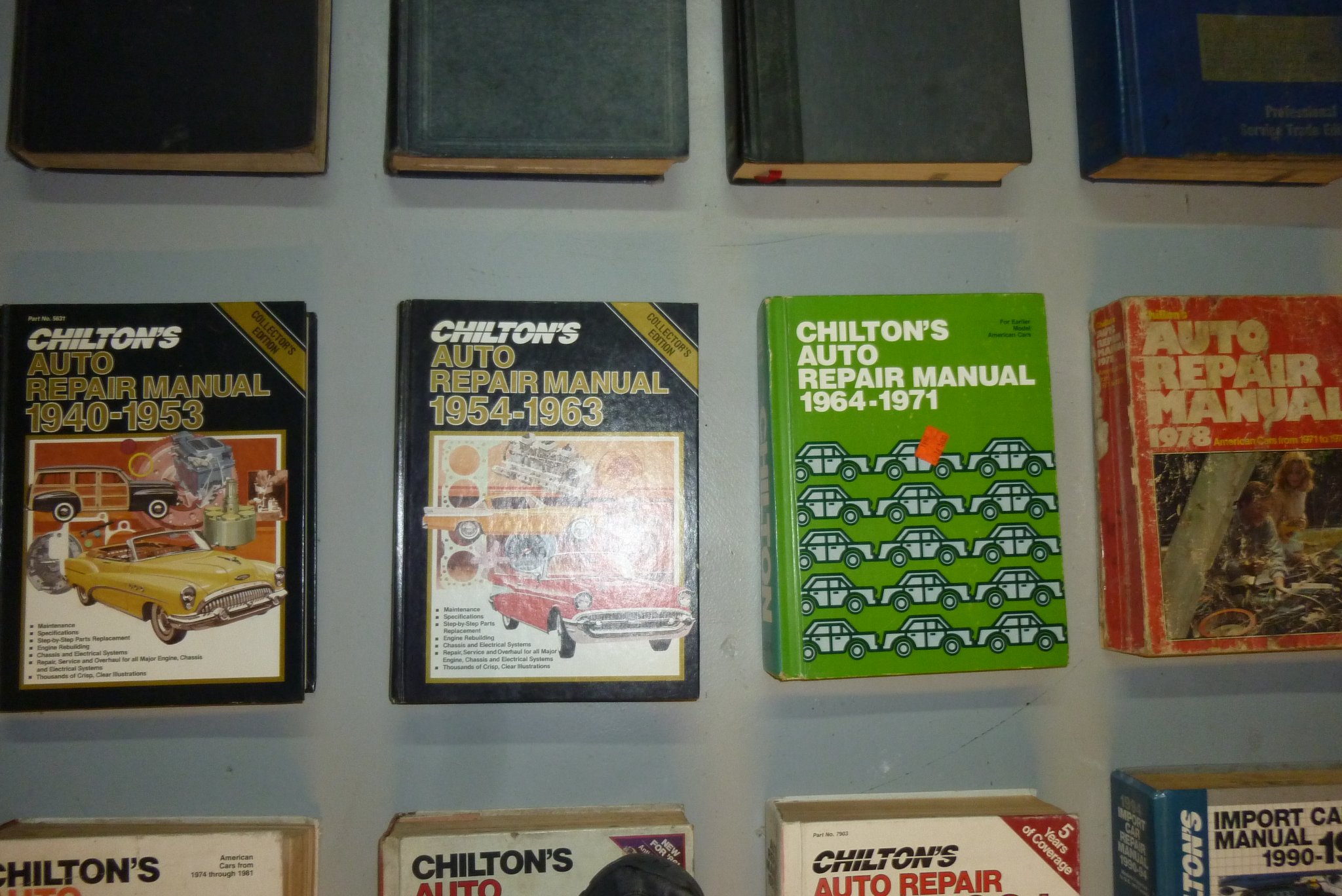 Chilton auto repair manual, 1964- 1971, collectors edition.