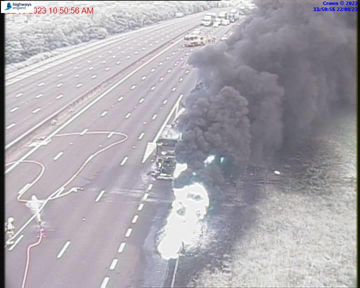 BBC Nottingham - ⚠️ The M1 is CLOSED in both directions... | Facebook