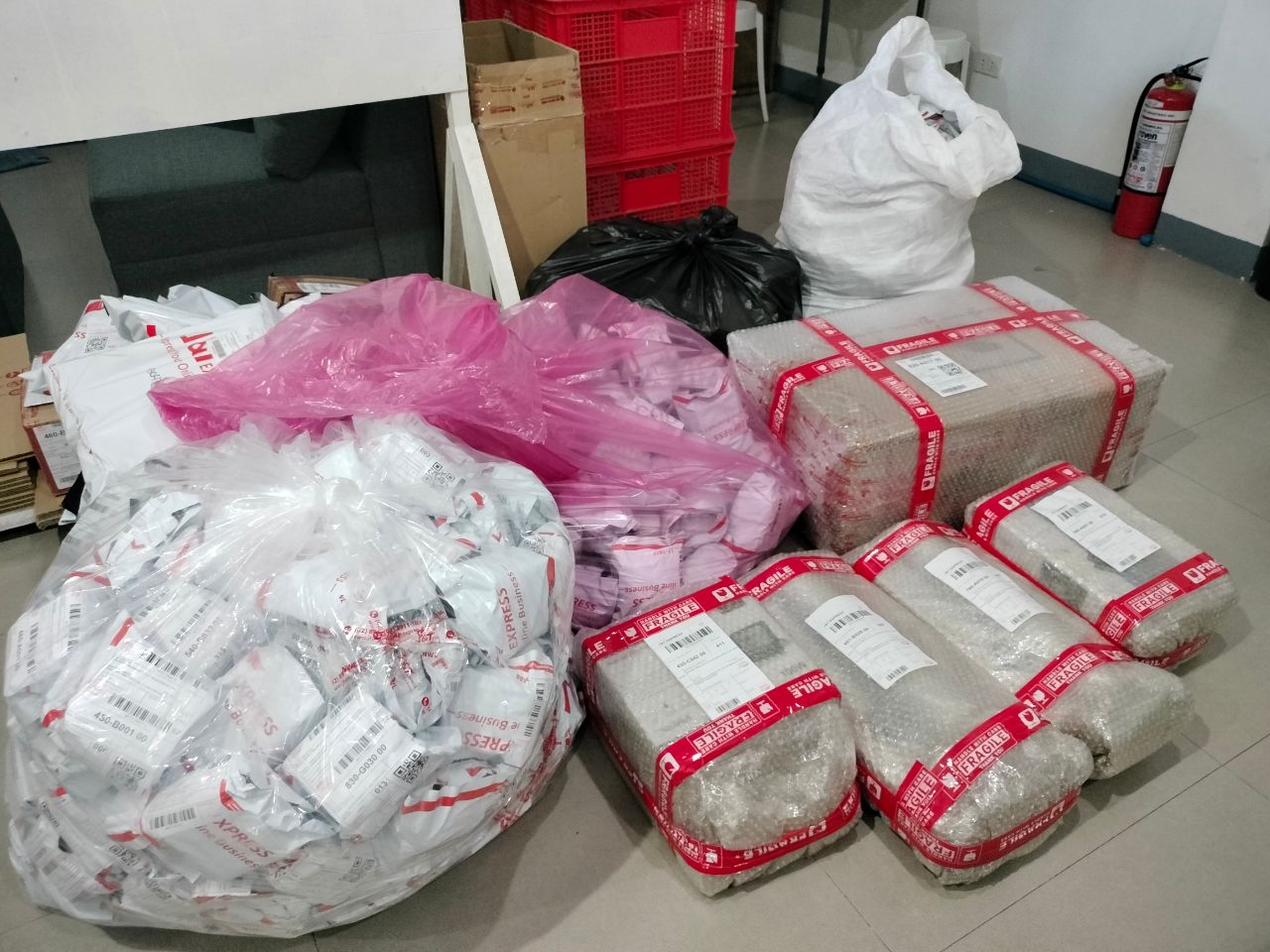 Parcel overload everyday!! Thank you... - J&T Orion Franchise