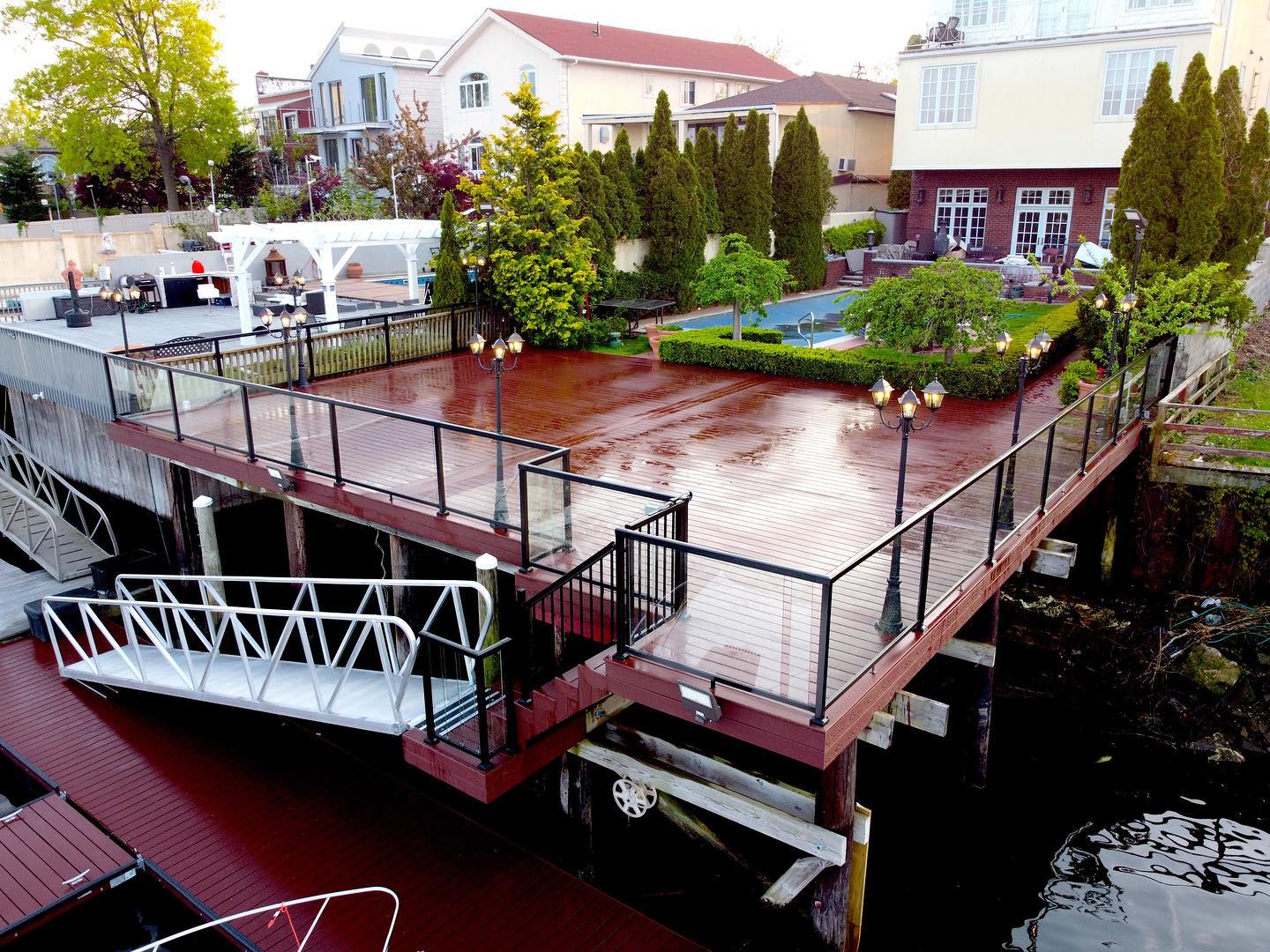 A deck can last anywhere from 10 to 30... - Vandeck Builders | Facebook