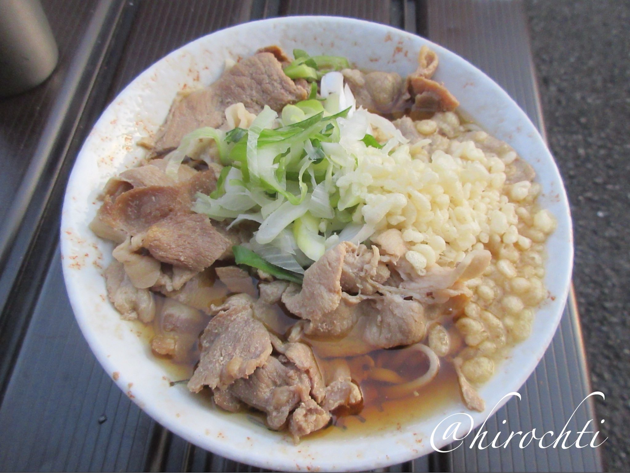 椎名町駅前 肉そば南天の肉そば550円 先月ですが、目白での散歩の帰り