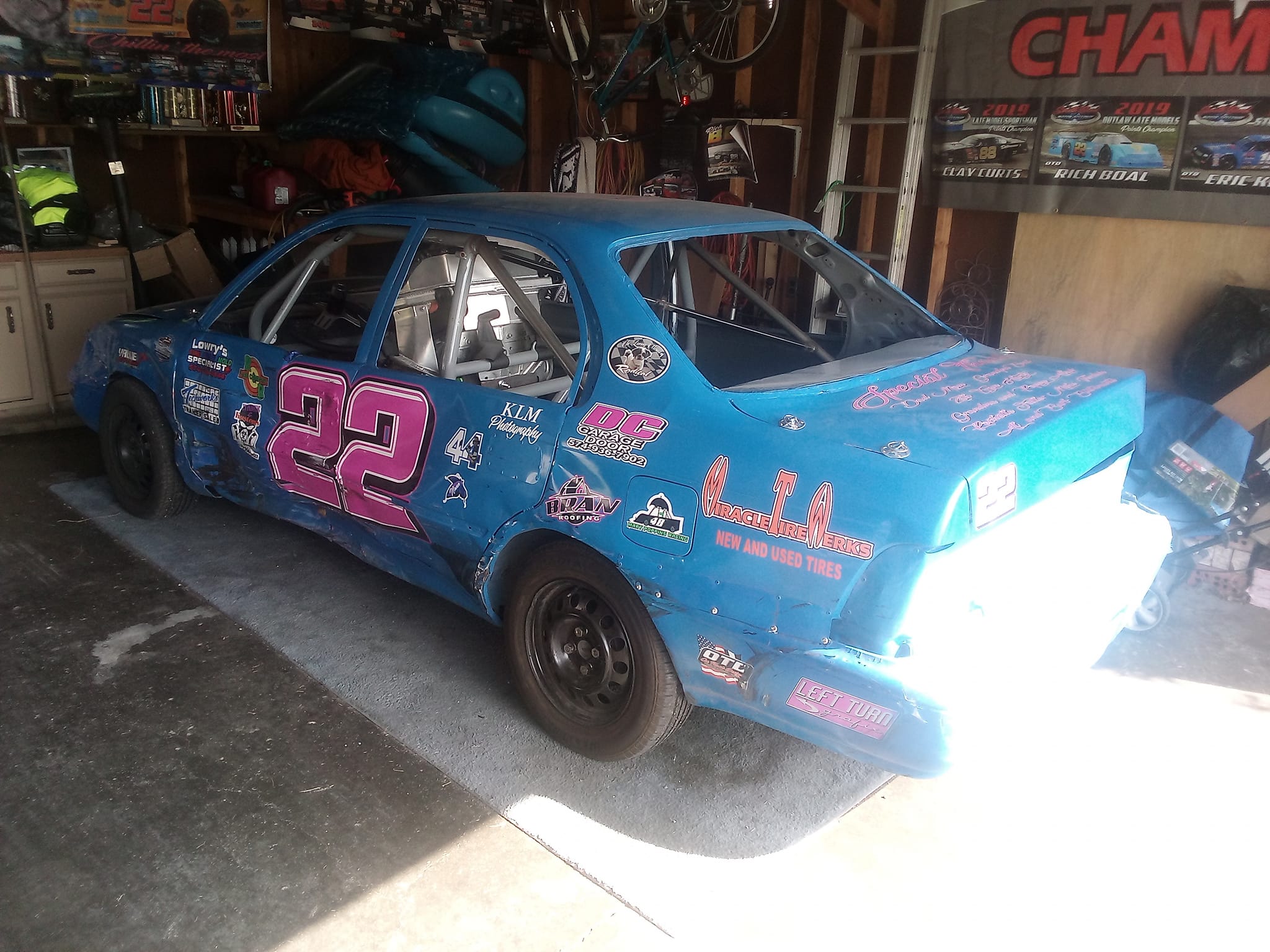 This is two different hornet race cars. Both of them run. Both