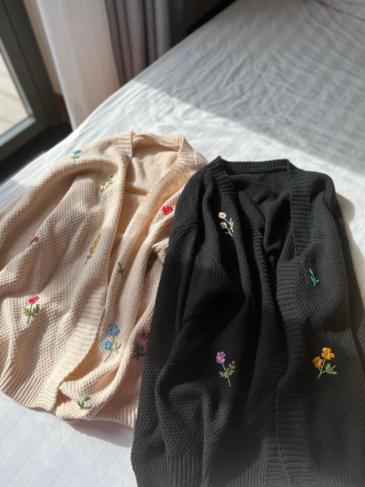 Nhà Rơm - 🌷 Rơm restock lại mẫu áo len thêu tay thủ công...