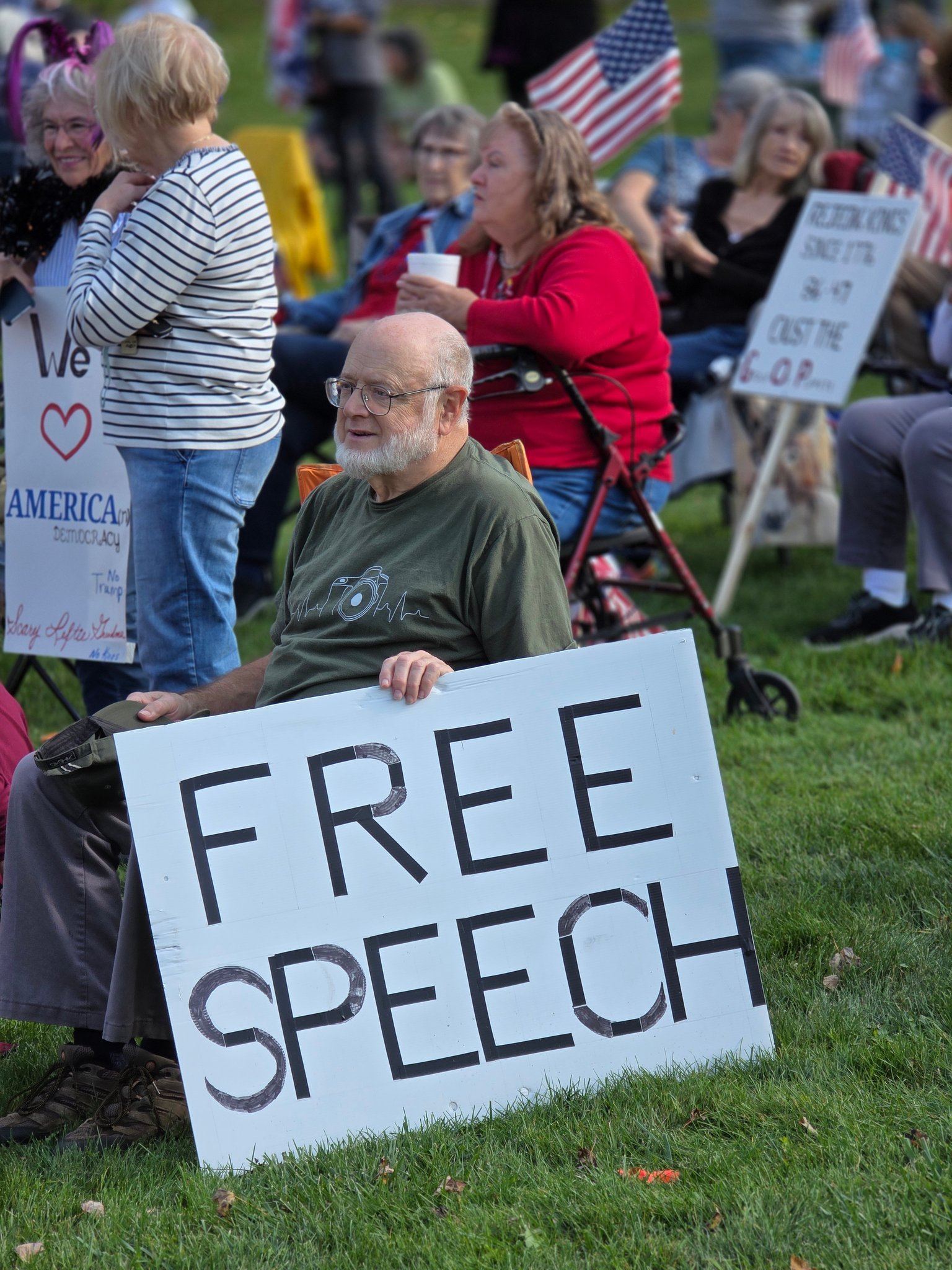 I stand for our 1st Amendment rights... - Breaking News 989 | Facebook