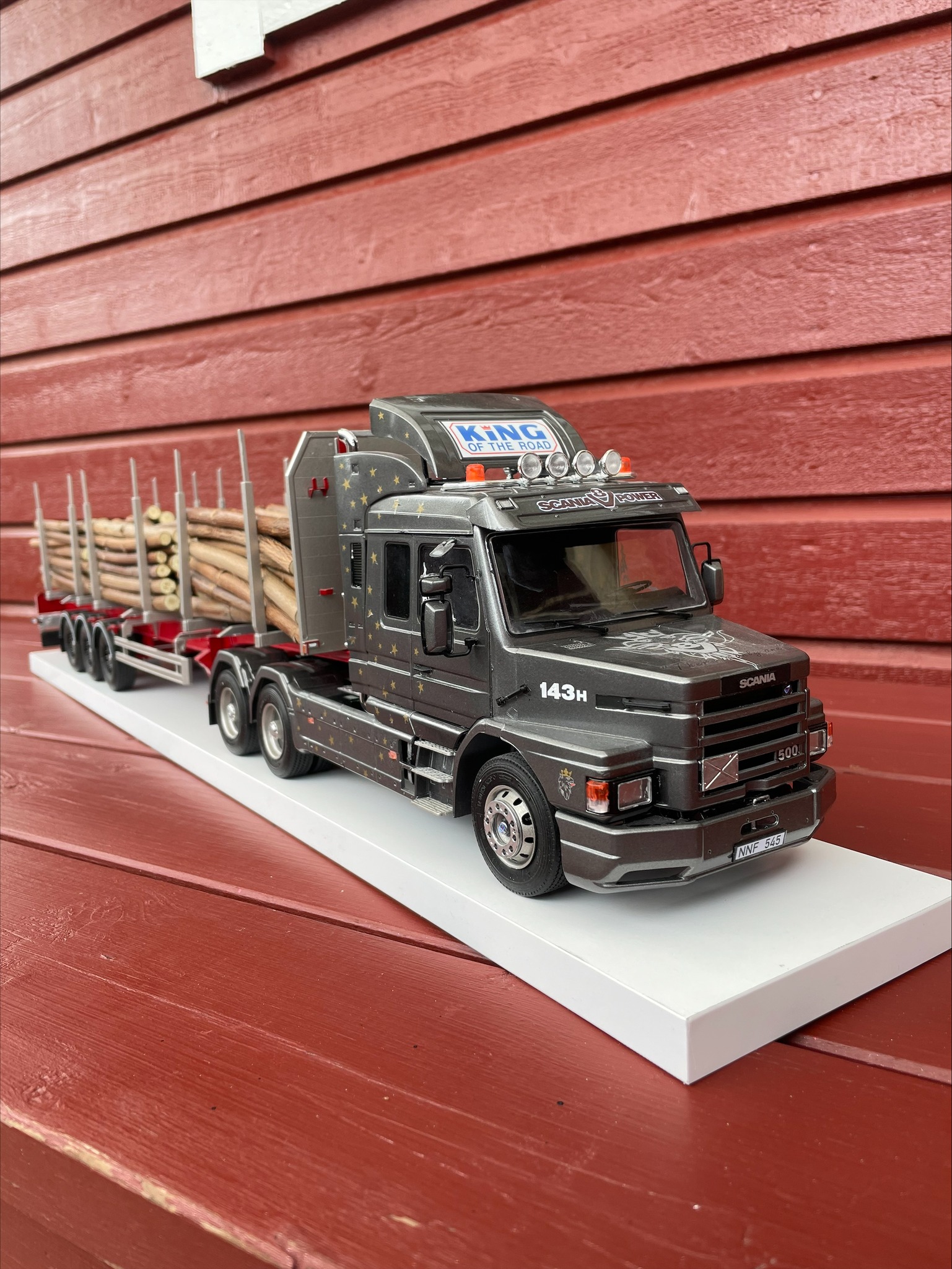 From Erik Karlsson : Scania T143H + Timber Trailer 1/24 Send your