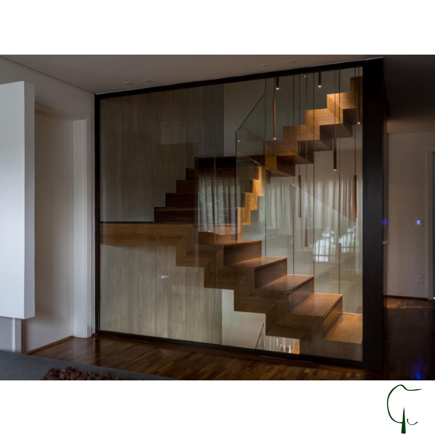Escada envelopada de cumaru Projeto... - RB Pisos de Madeira