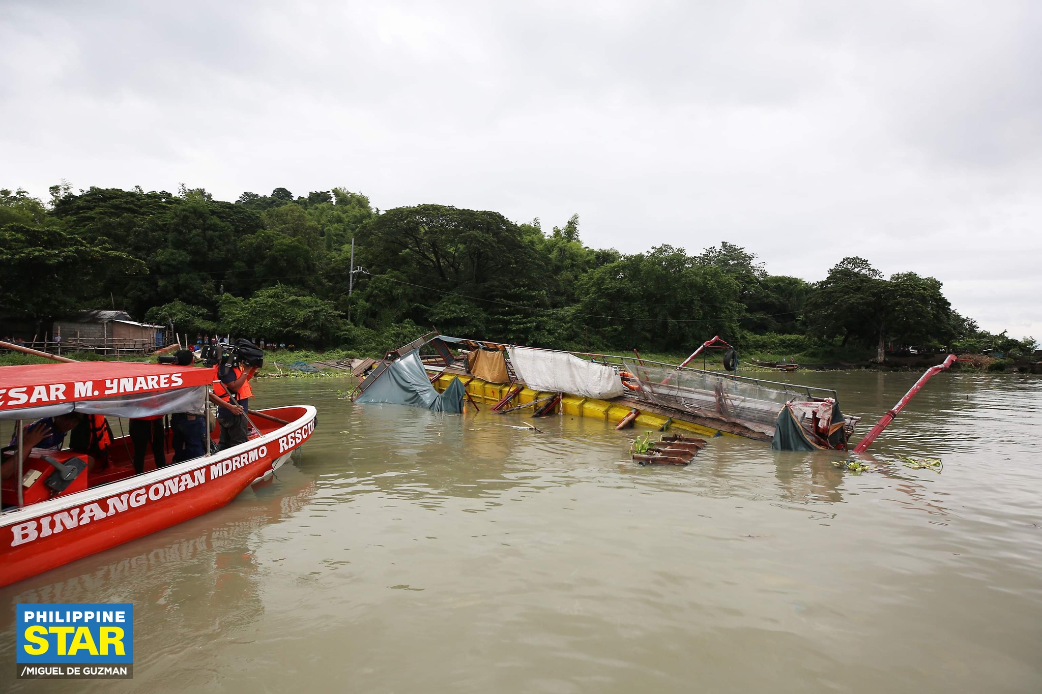 Philippine - Divers from the Philippine Coast Guard (PCG) conduct a ...