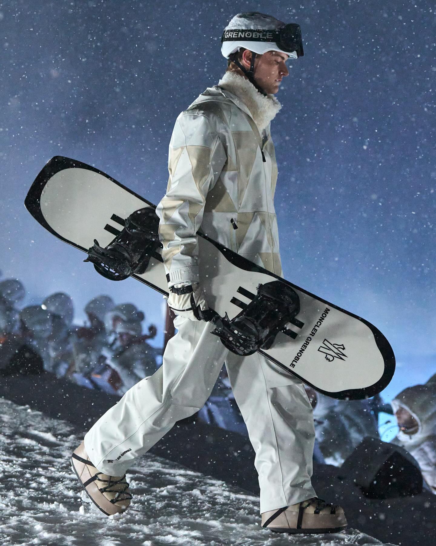 スノーボード Moncler Set Up スノーボード Moncler Set Up A collaboration with @moncler has been
