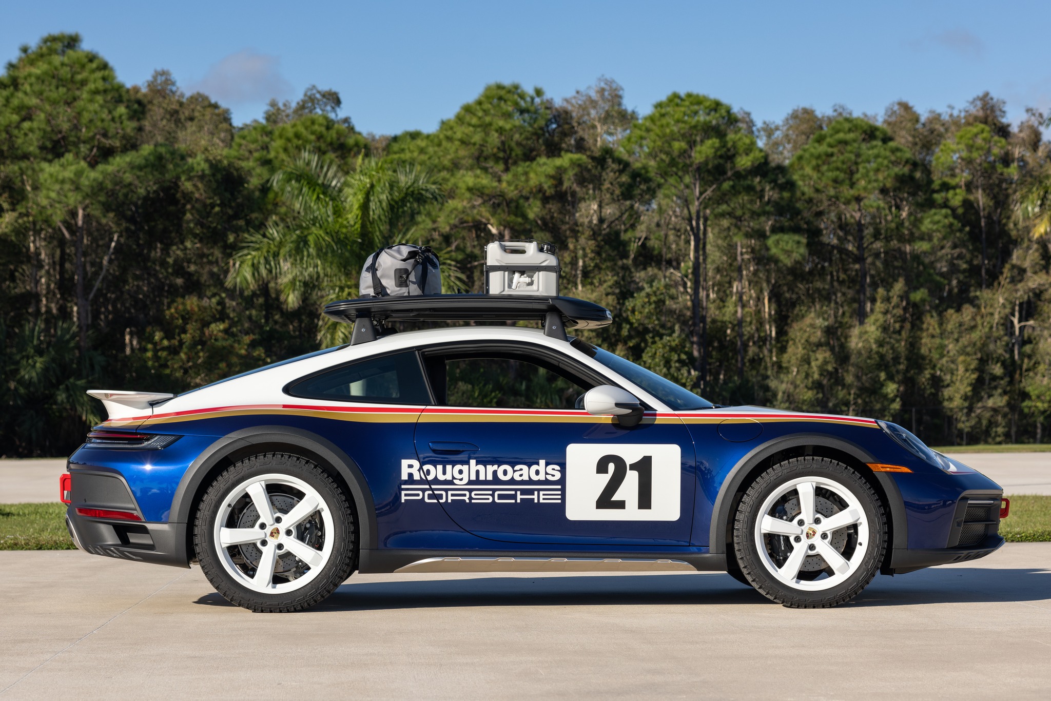 Beemax kit of Porsche 911 Carrera 3.2 4x4 Paris-Dakar winner