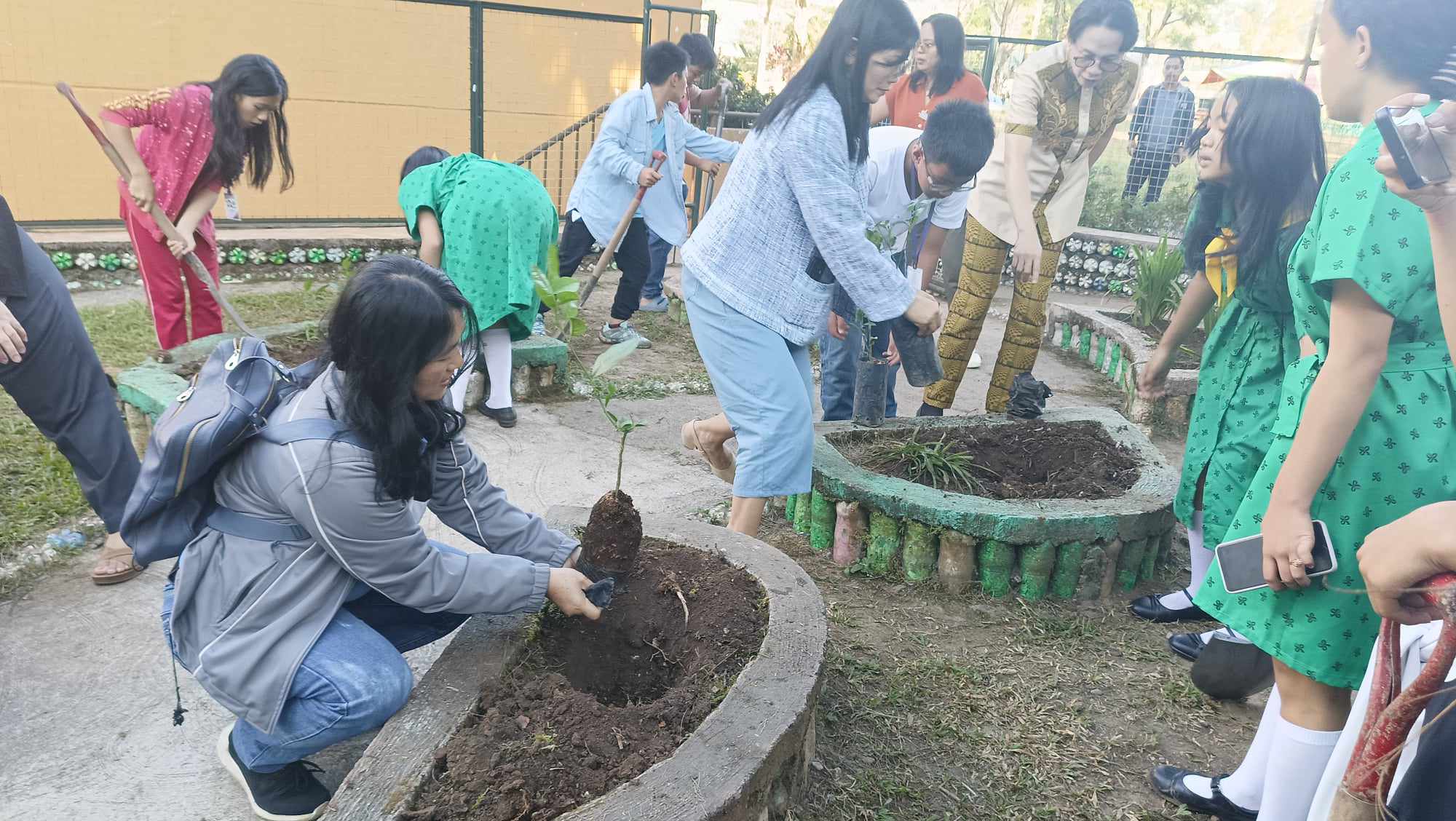 Deped Simultaneous Tree Planting... - DepEd Tayo Bonifacio ES