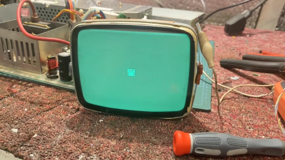 Macintosh SE with 5 inch CRT display