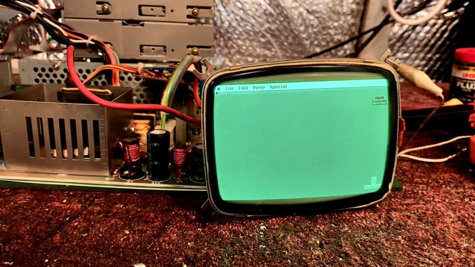 Macintosh SE with 5 inch CRT display
