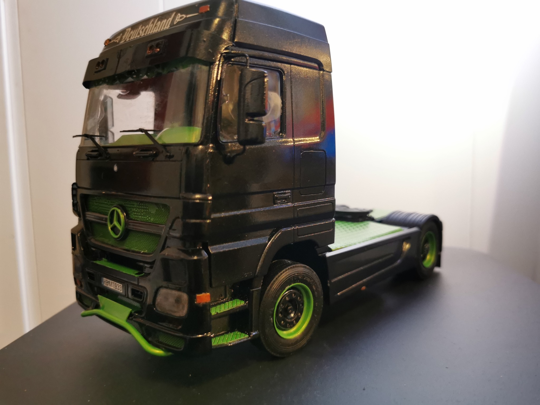 From Axel Neumeier : Mercedes Actros 1:24 scale Send your Italeri