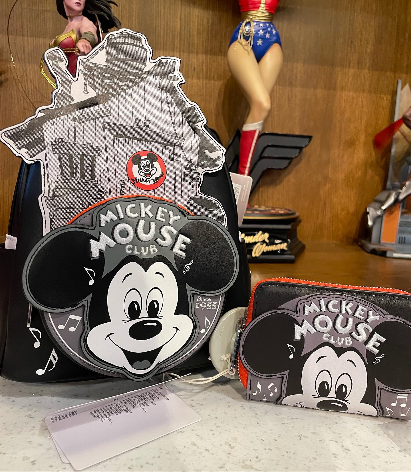 SUPER TITANIUM - D100 Mickey Mouse Celebrating Disney