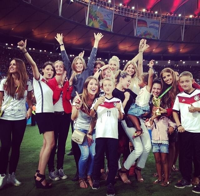 Spielerfrauen Wags Home Facebook