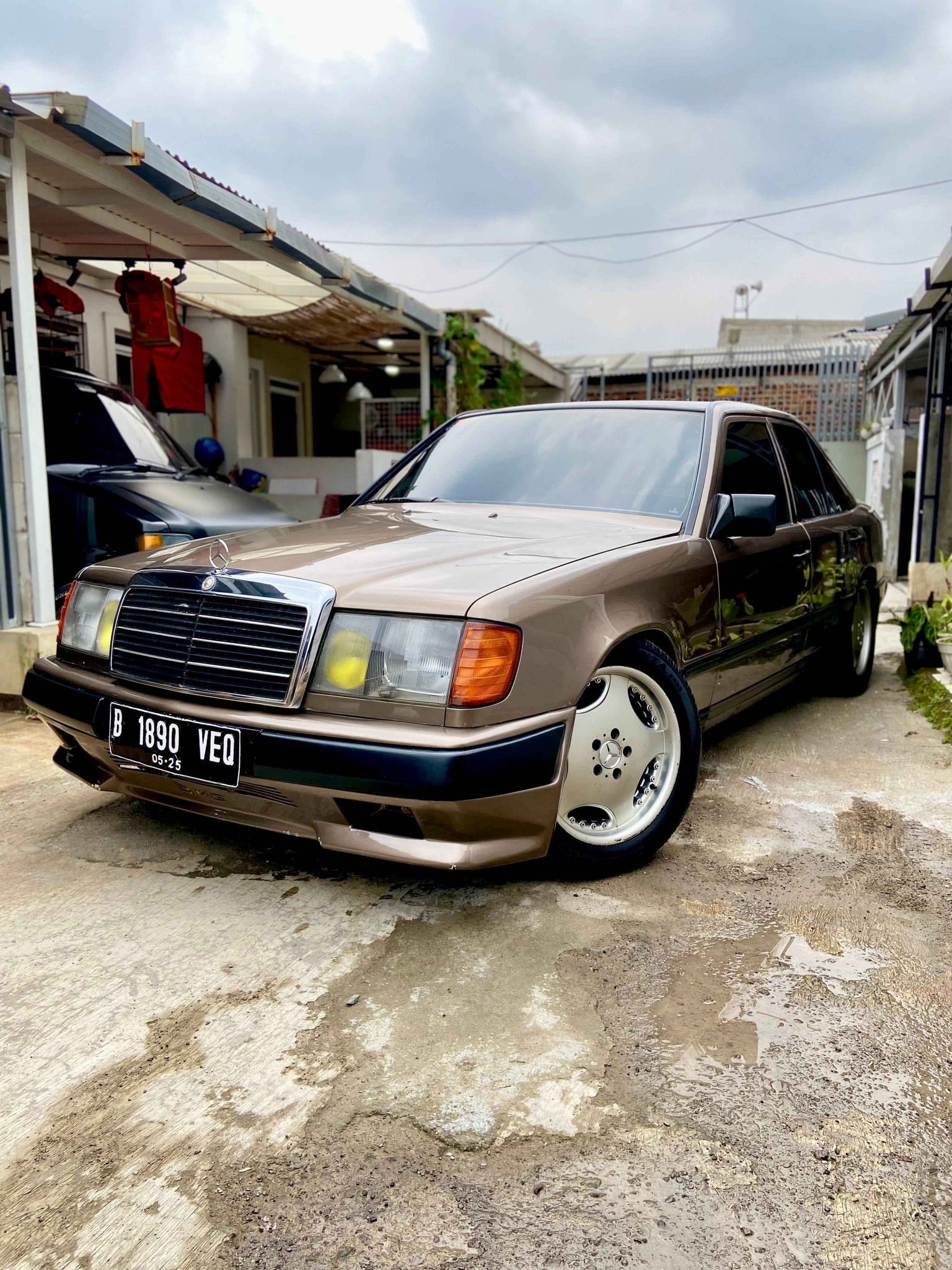 1989 MERCEDES-BENZ 300E W124 MERCY BOXER BROWN ON BEIGE RARE - Cars ...