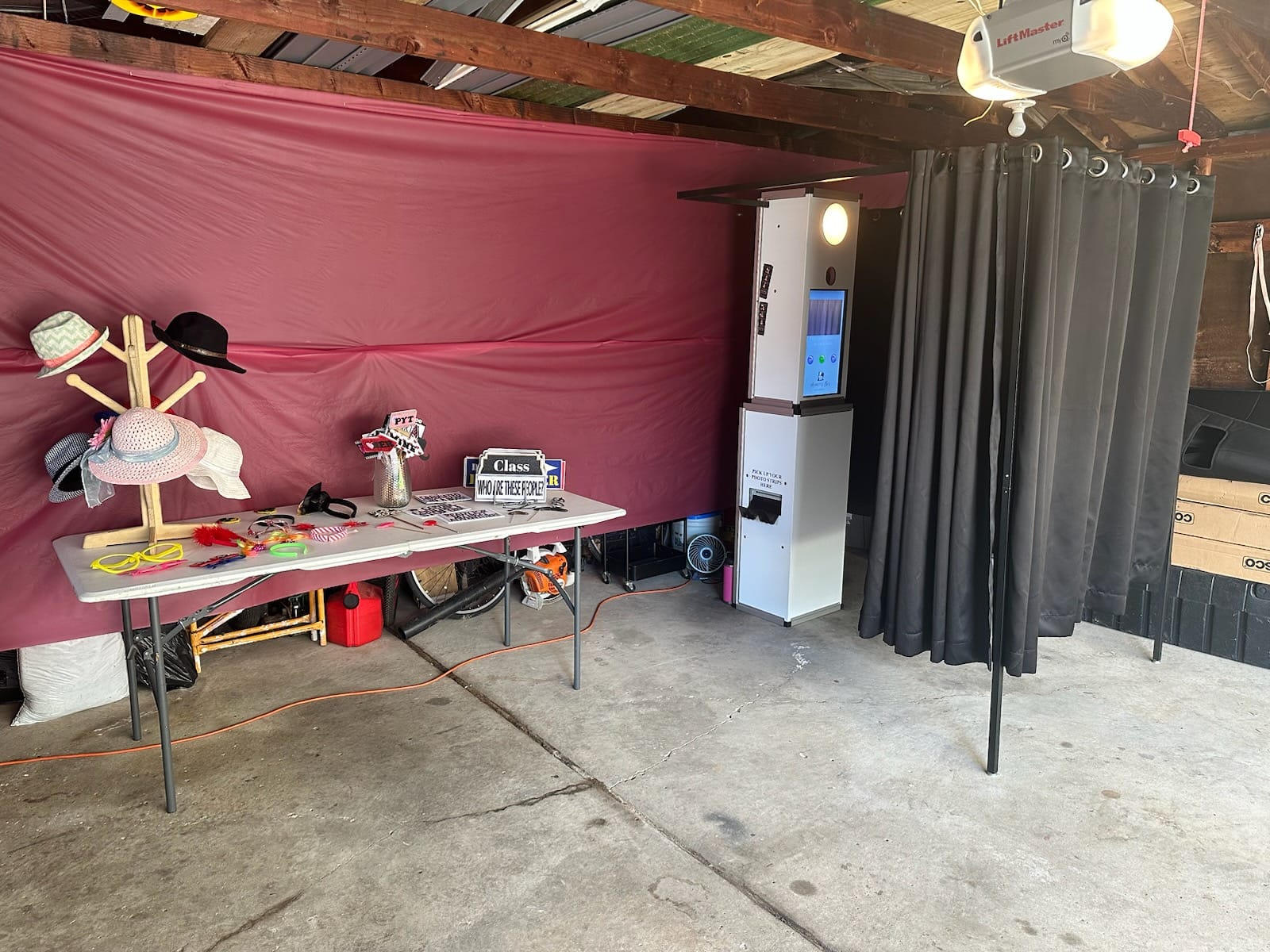 Despite the heat and humitity,... - Memory Box Photo Booths | Facebook