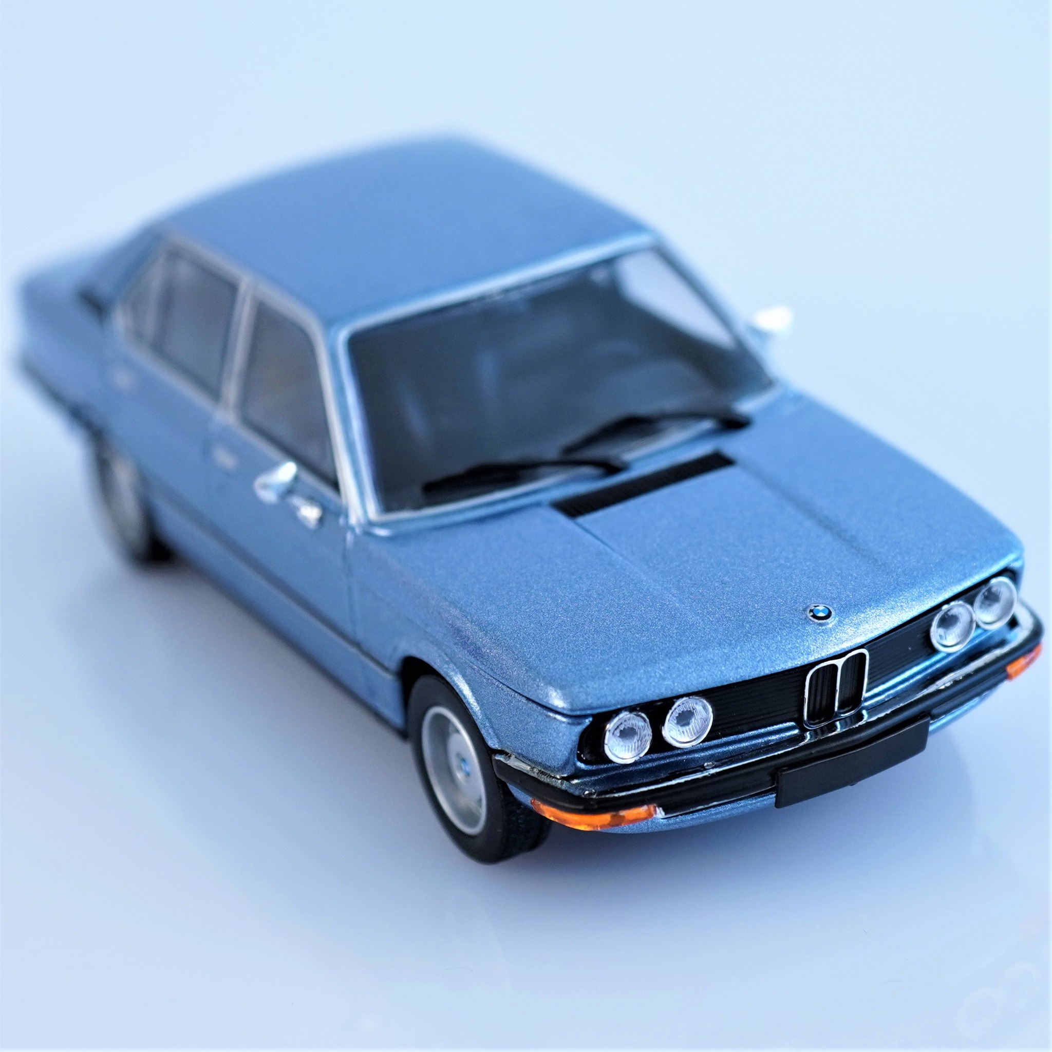 BMW 502 coupe by Detail Cars (1:43) 8 O ا 8 -2200