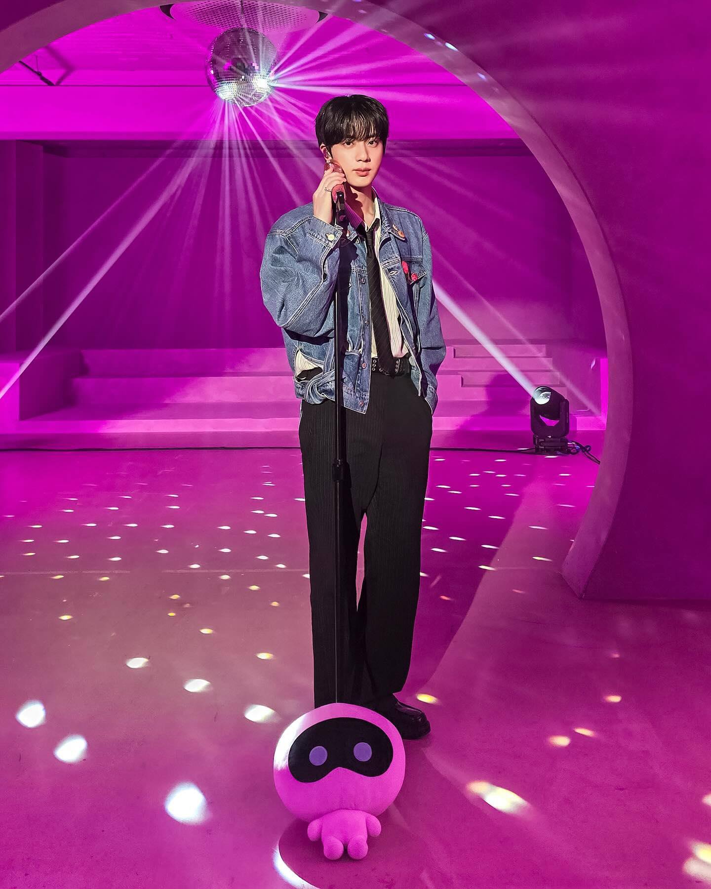 Wooteo with Jin on #ig 😍💜 #BTS #JIN #wootteo #buddy