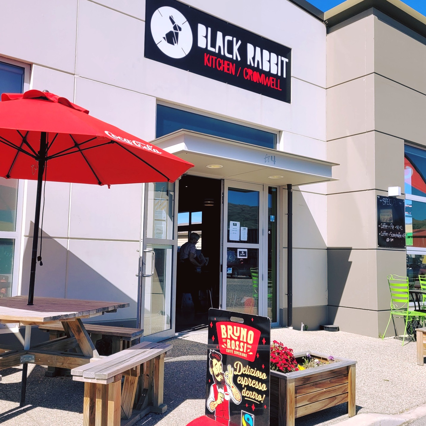 Black Rabbit Kitchen Cromwell | Cromwell