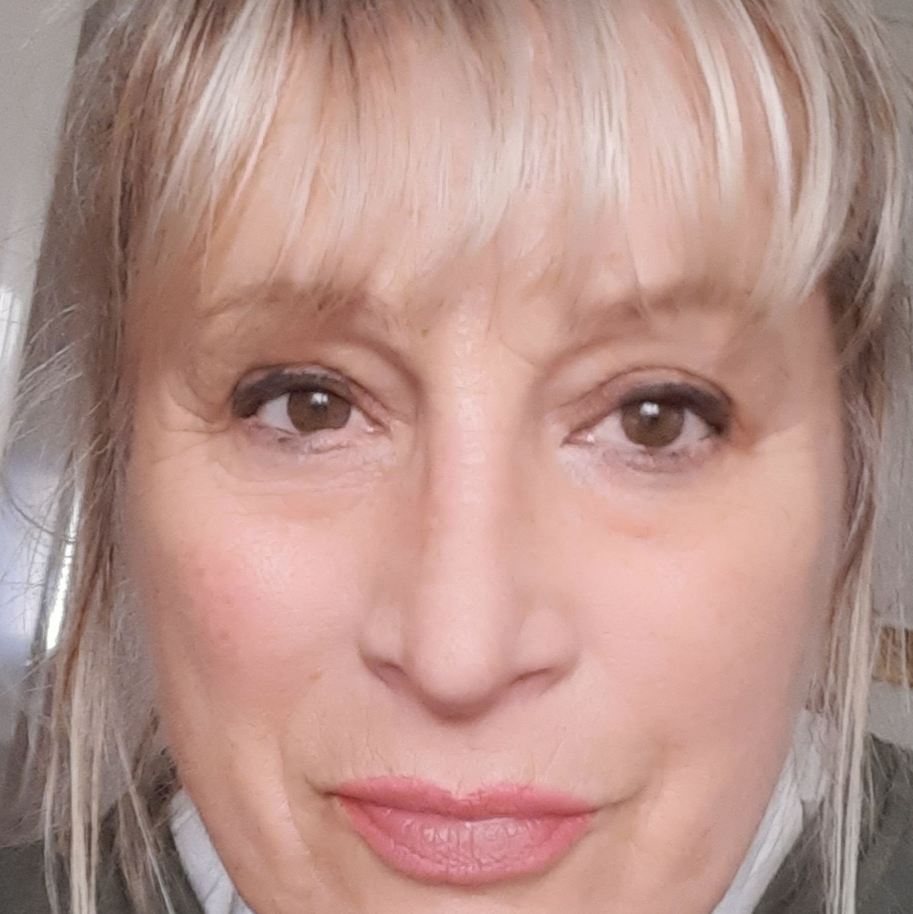 Ana - Malo sem zamenjala profilno fotko. Pofotkala sem se 27.1.2025. 🤪🙈 ...