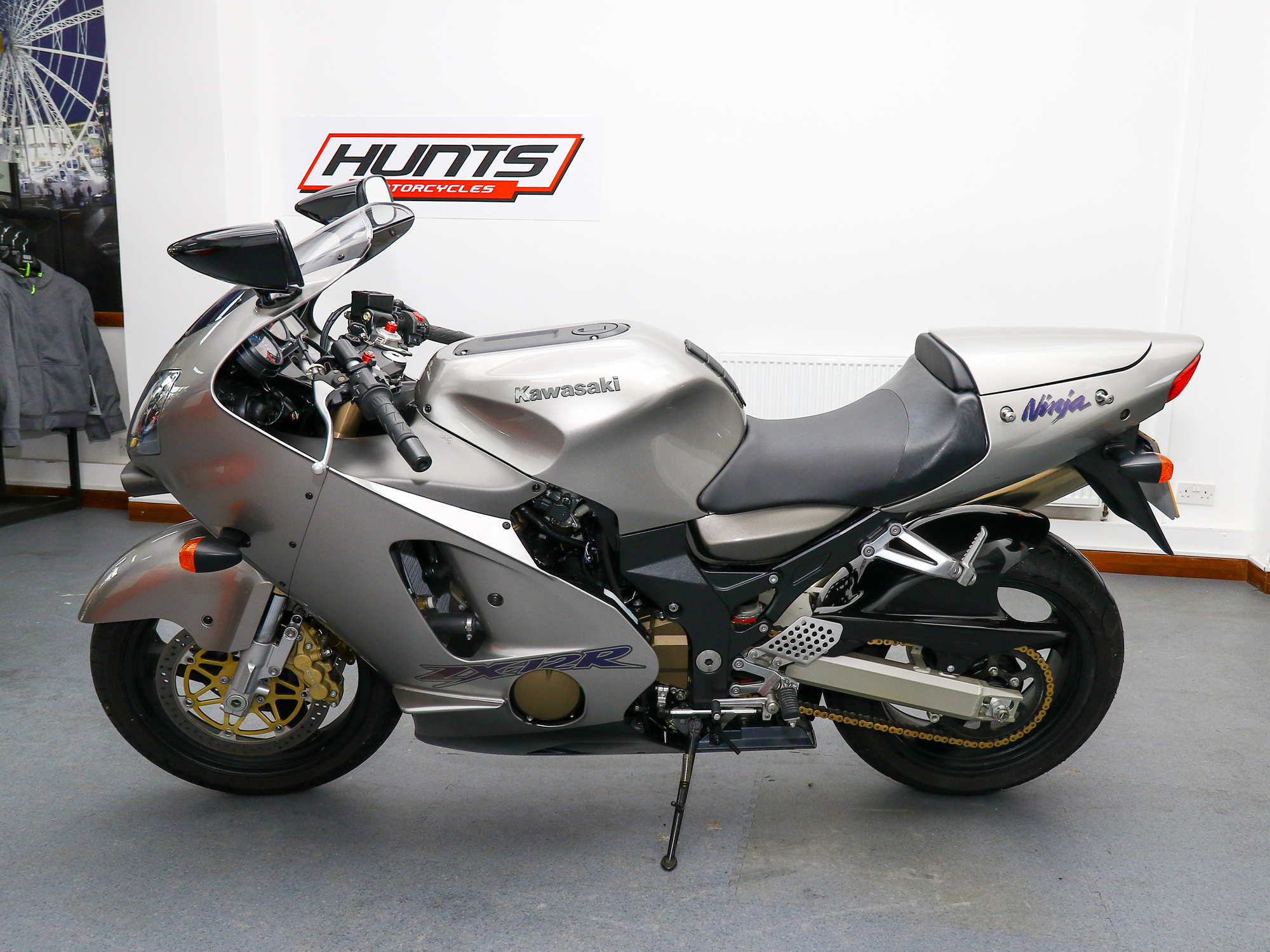 Kawasaki ZX12R for sale with new parts