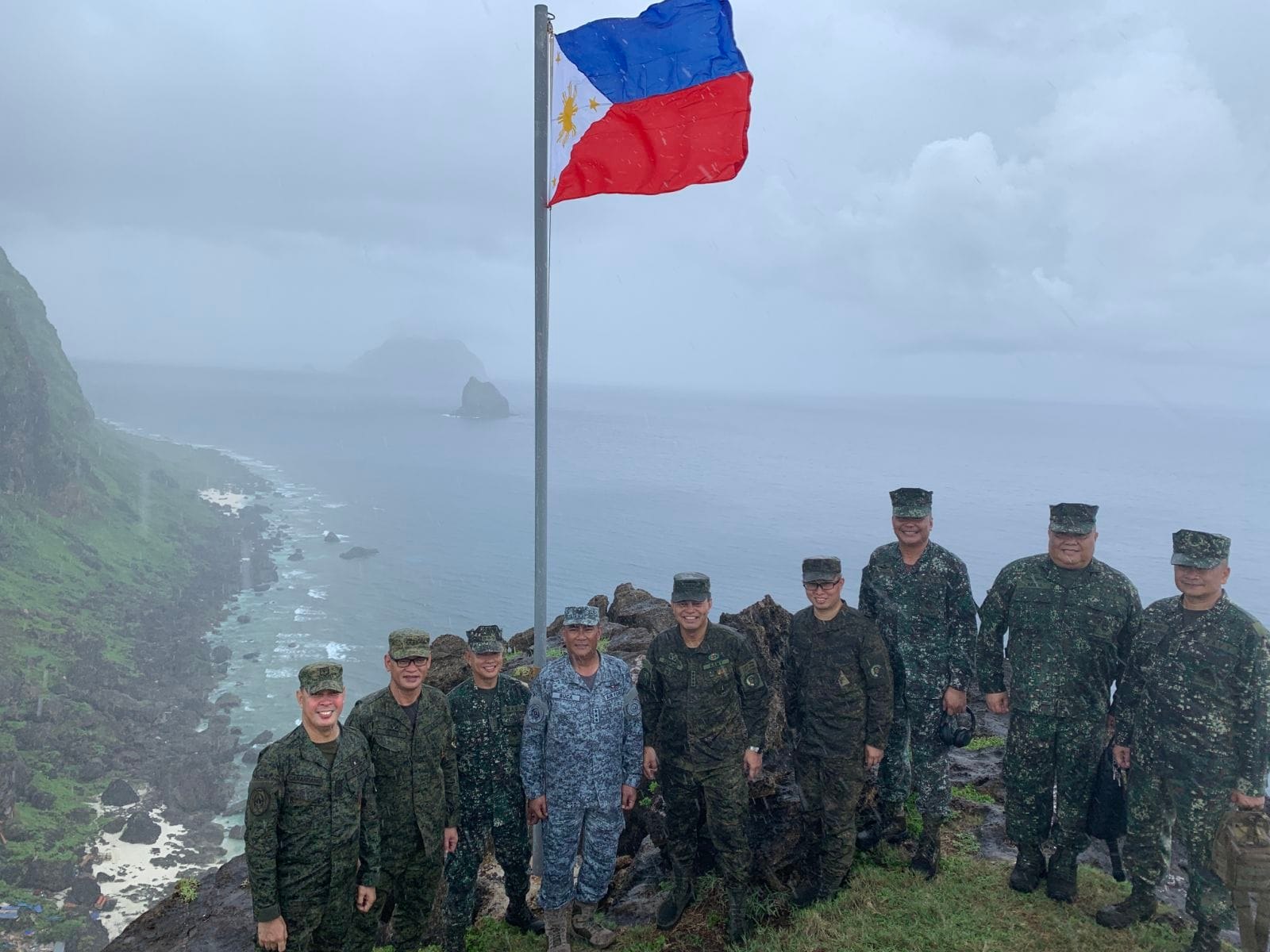 Philippine Navy - LOOK | AFP Chief visits #Sailors,... | Facebook