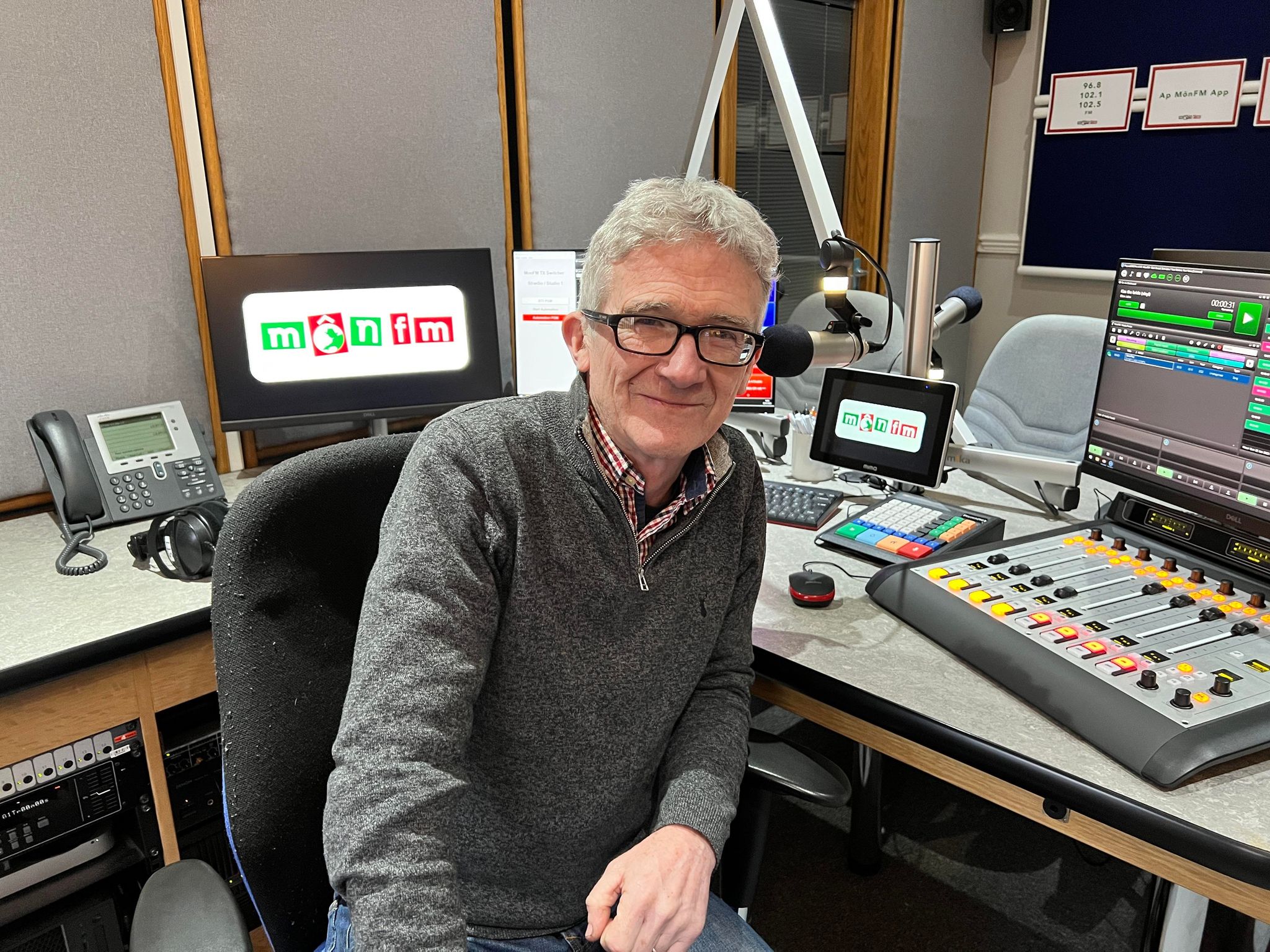 Geraint Lloyd ar MônFM | Facebook