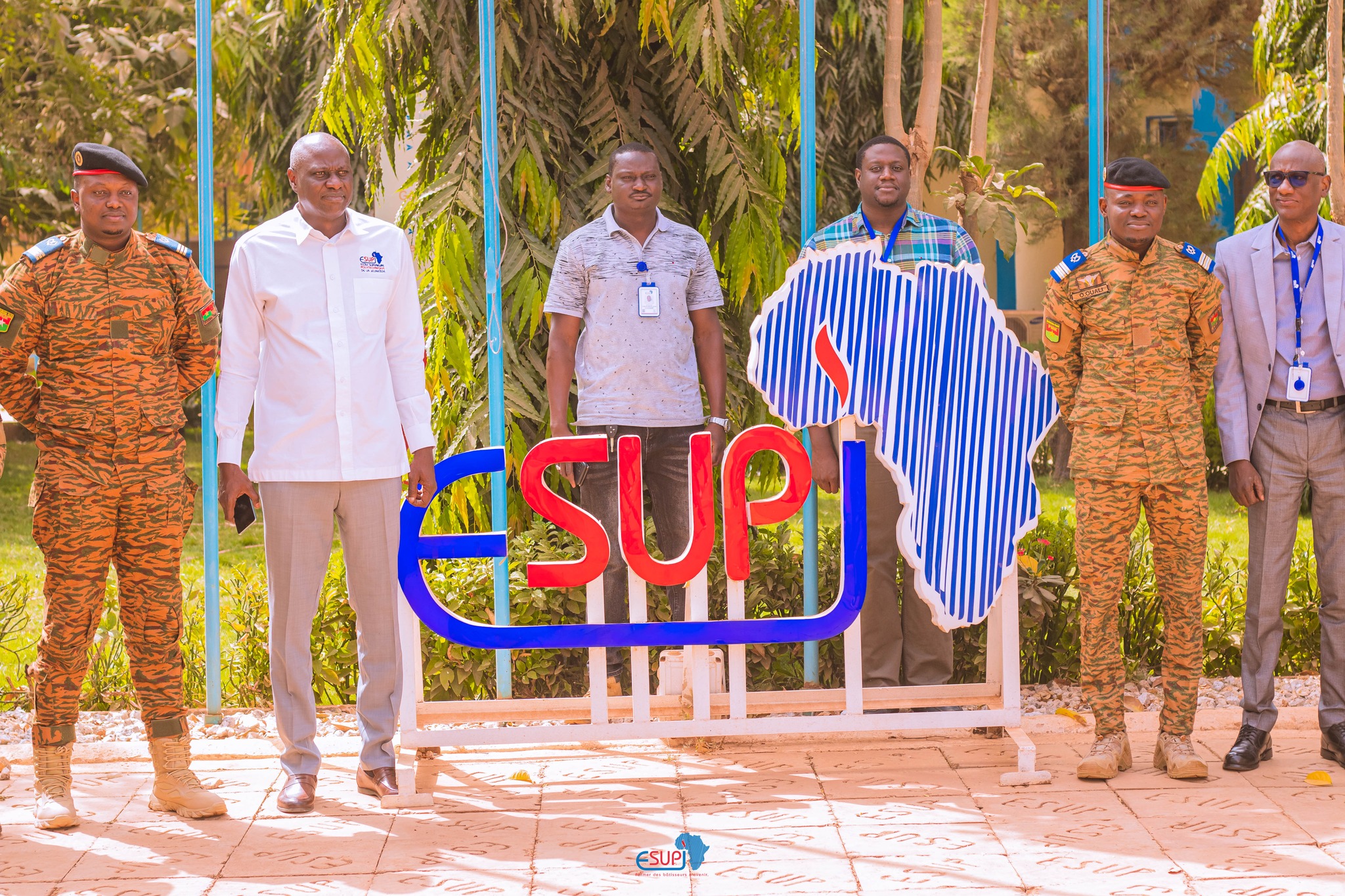 Ecole... - Ecole Supérieure Polytechnique de la Jeunesse