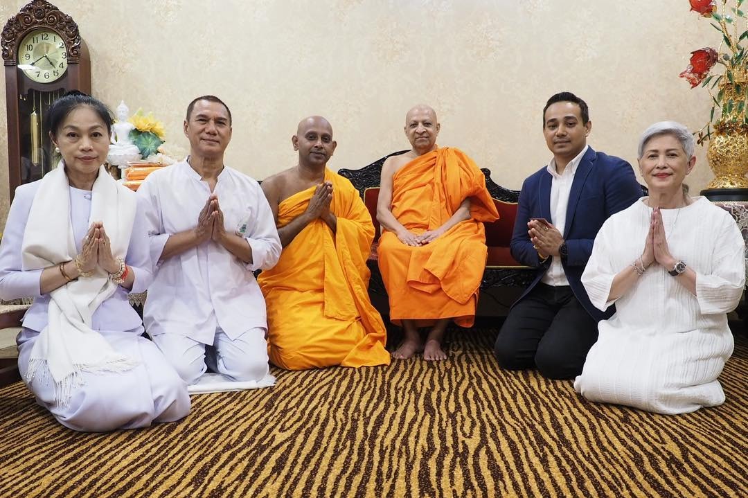 กราบนมัสการรับพรธรรมจ... - Sorapong Chatree Club- สรพงศ์ ชาตรี | Facebook