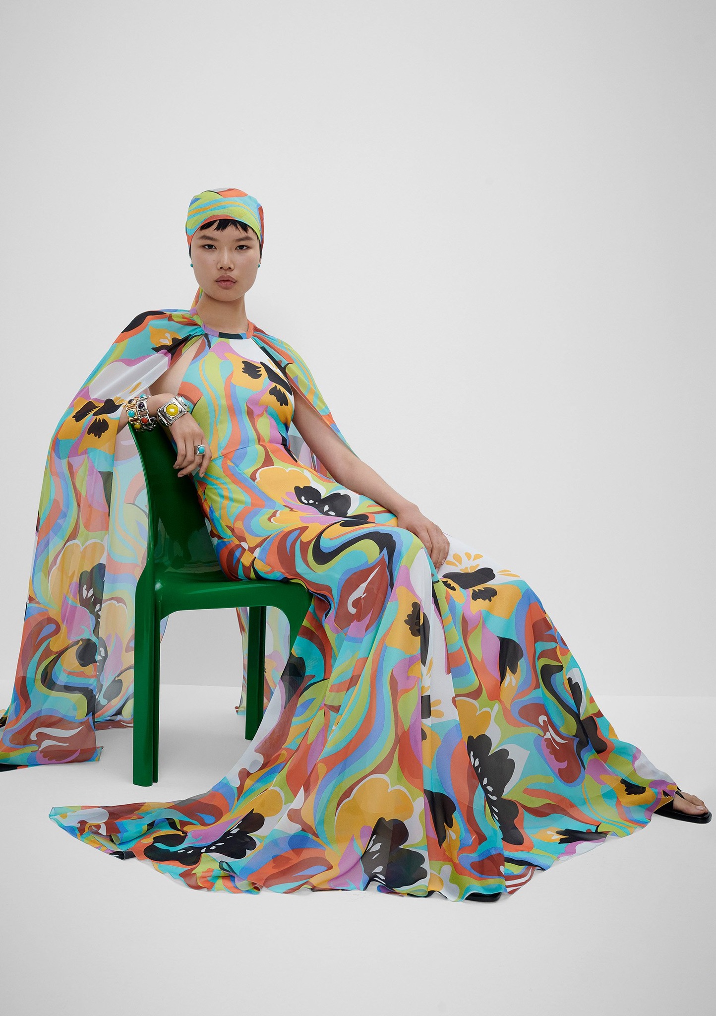 Whoever said glamour is dead didn't anticipate this: the return of 70s fashion. Here are the decade's best and brightest trends finding their way back into fashion's favour: cur.lt/mbss3vx8u