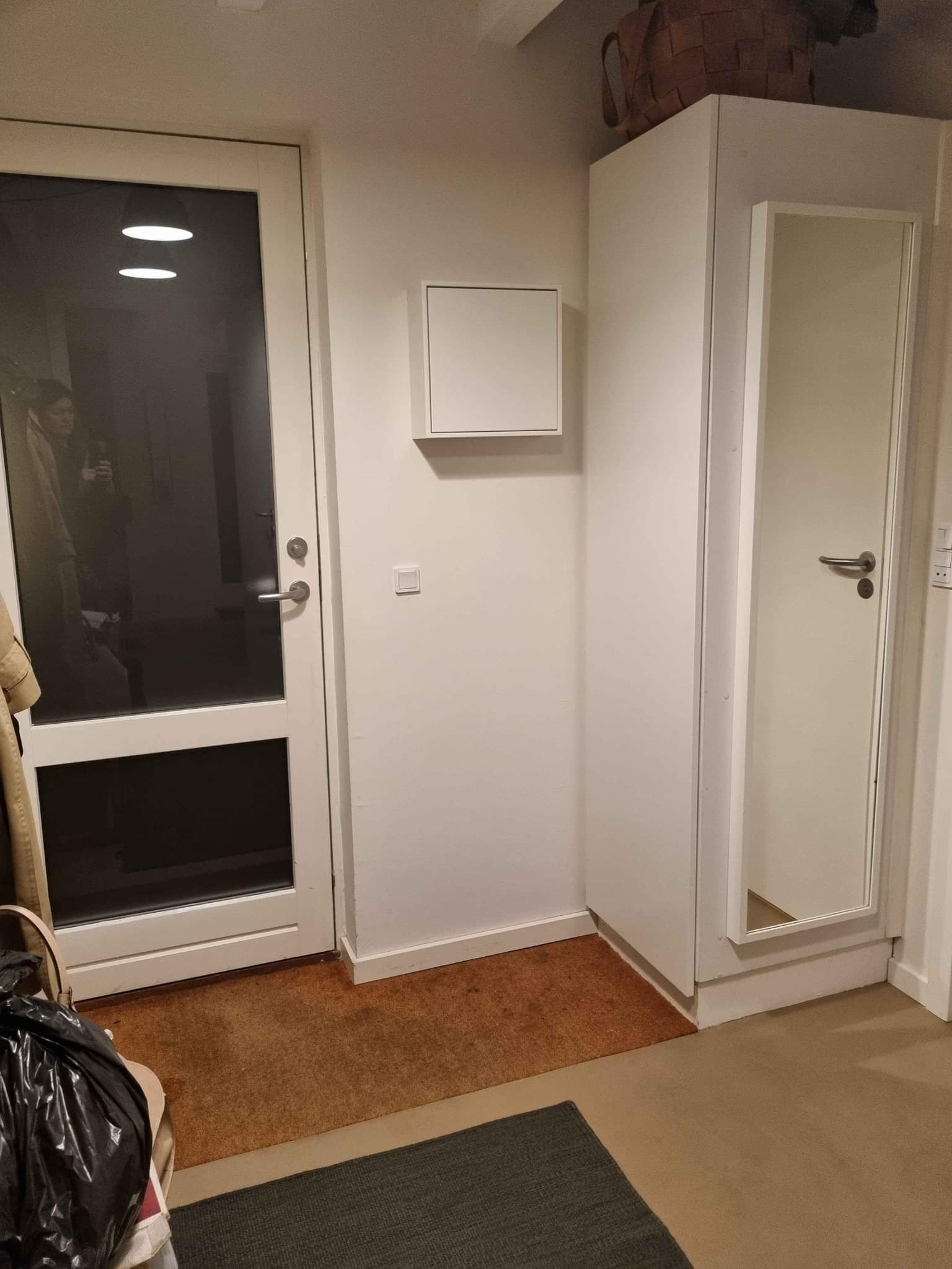 Hvidt skab til hfi relæ - Frames - Aalborg, Denmark | Facebook Marketplace