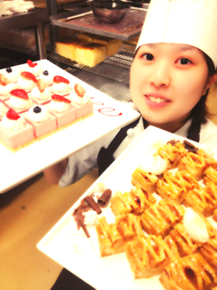 アグネスホテル徳島 本日のビュッフェ用ケーキです O 新作のアップルパイ おいしいですよぉ Facebook