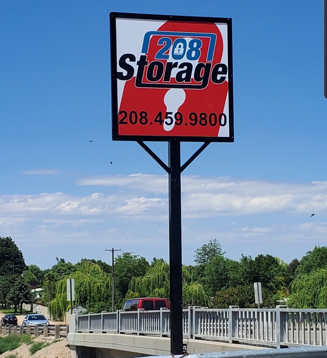 208 Storage - New road sign is up...